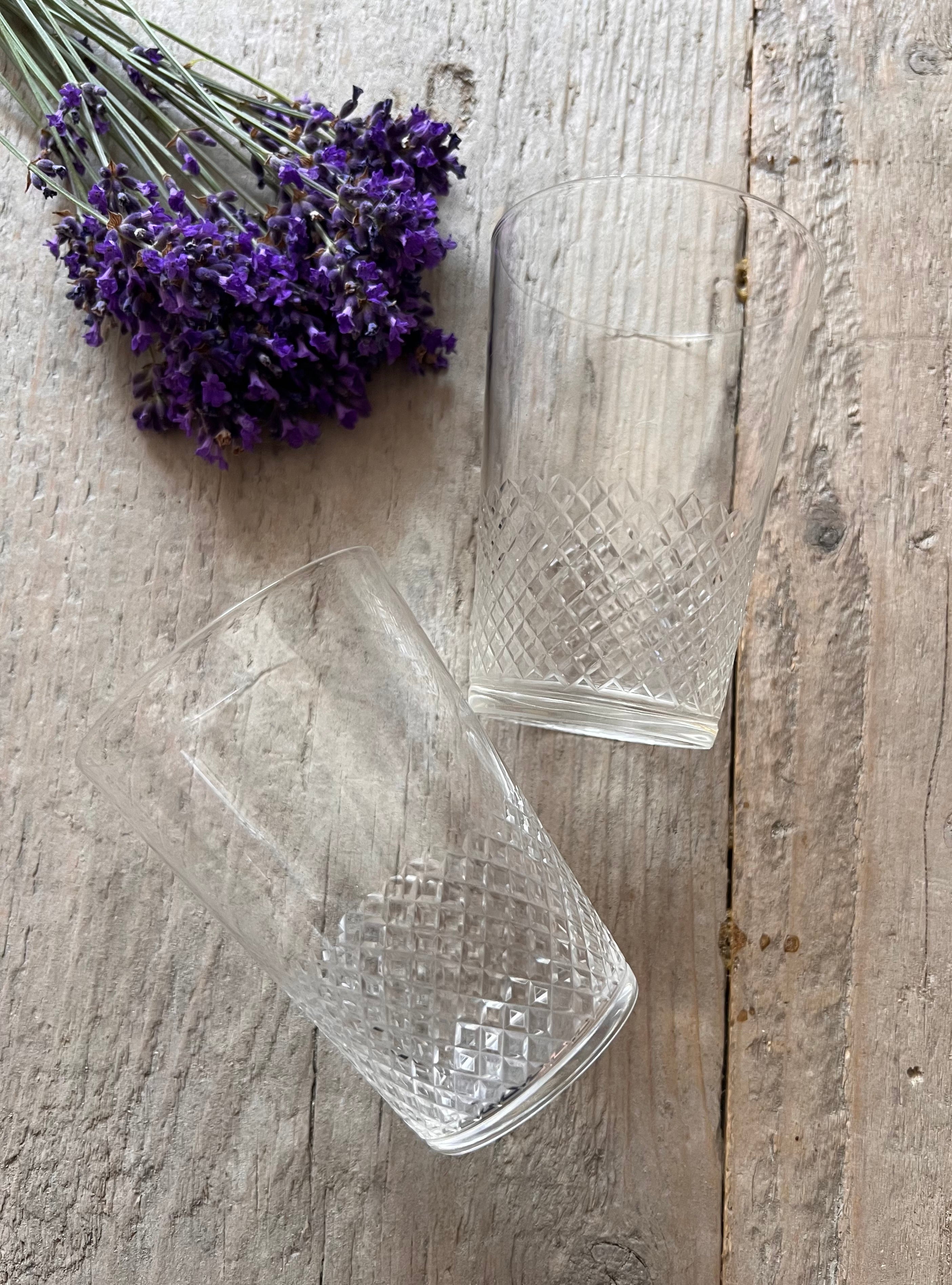 Twee antieke limonade glazen