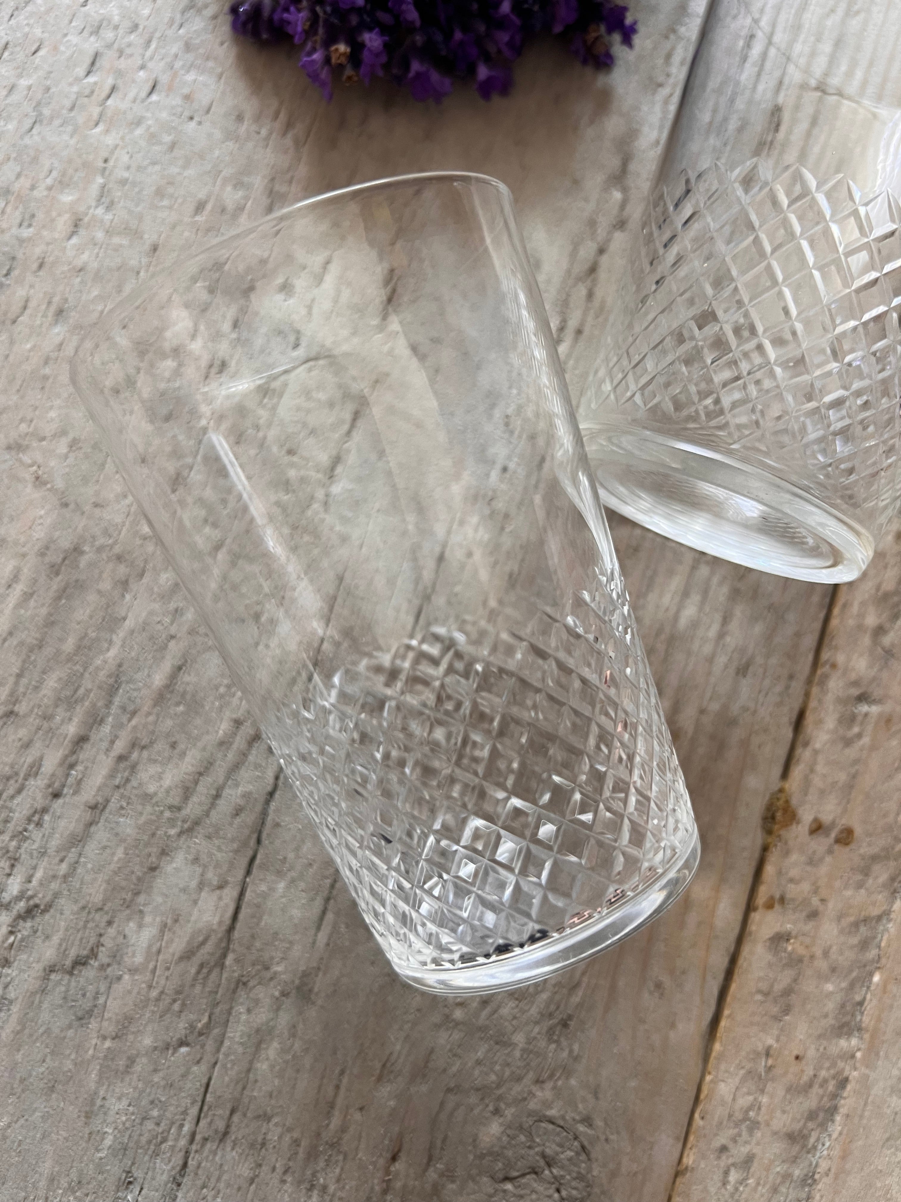 Twee antieke limonade glazen