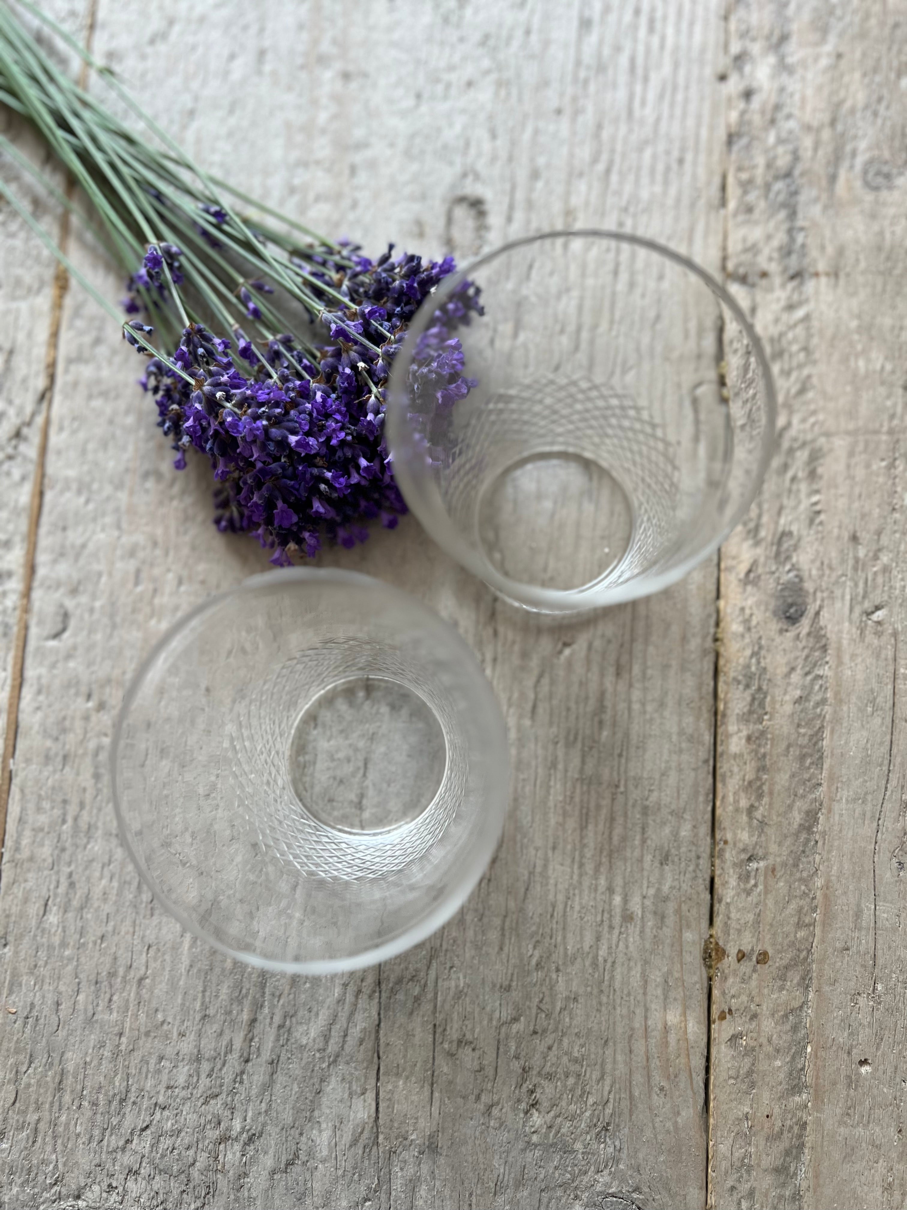Twee antieke limonade glazen