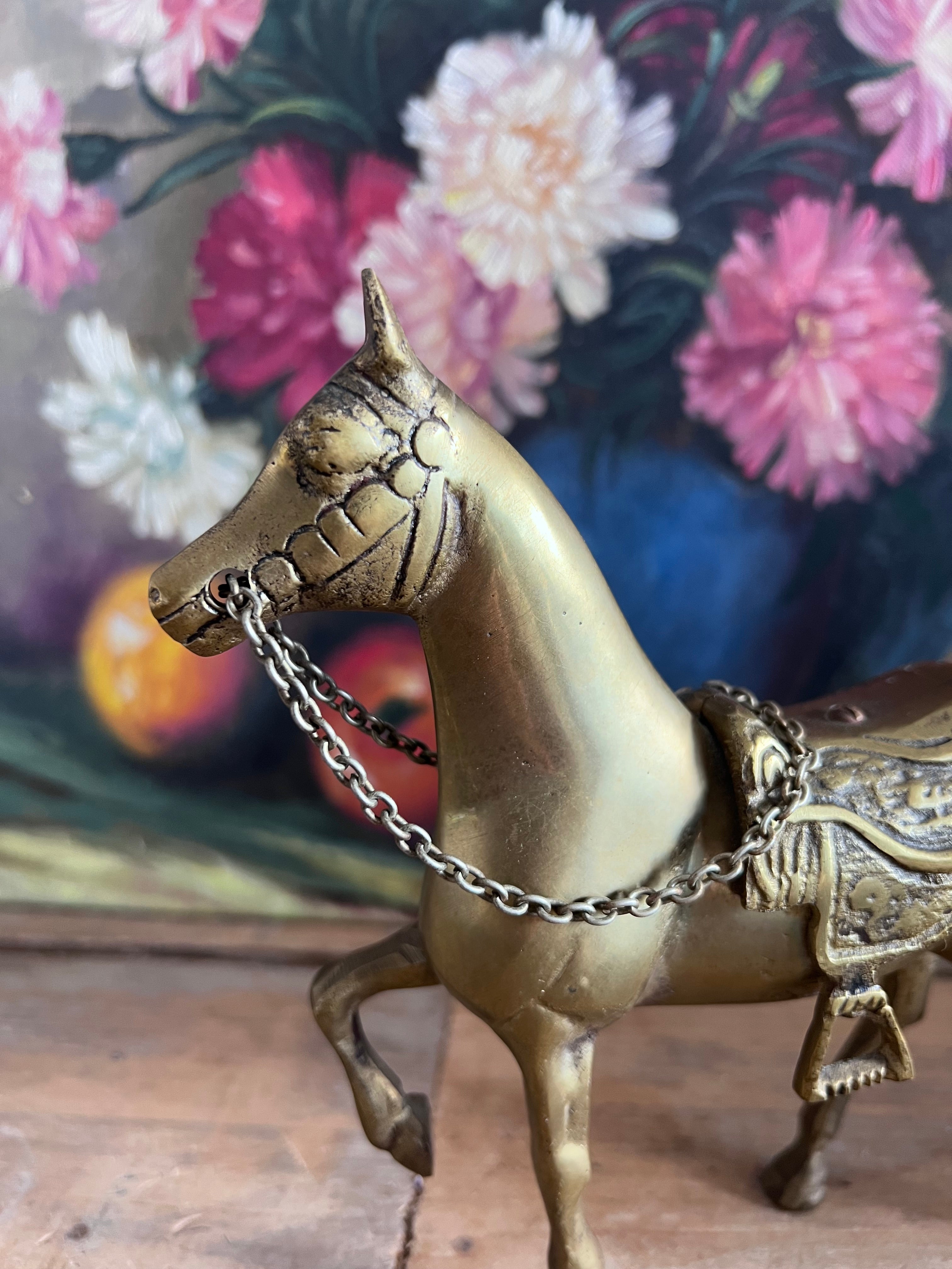 Vintage messing paard, messing paard decoratie, antiek messing beeldje, vintage woonaccessoires, messing paardenbeeld, klassieke decoratie, retro interieur accessoires, uniek cadeau messing paard.