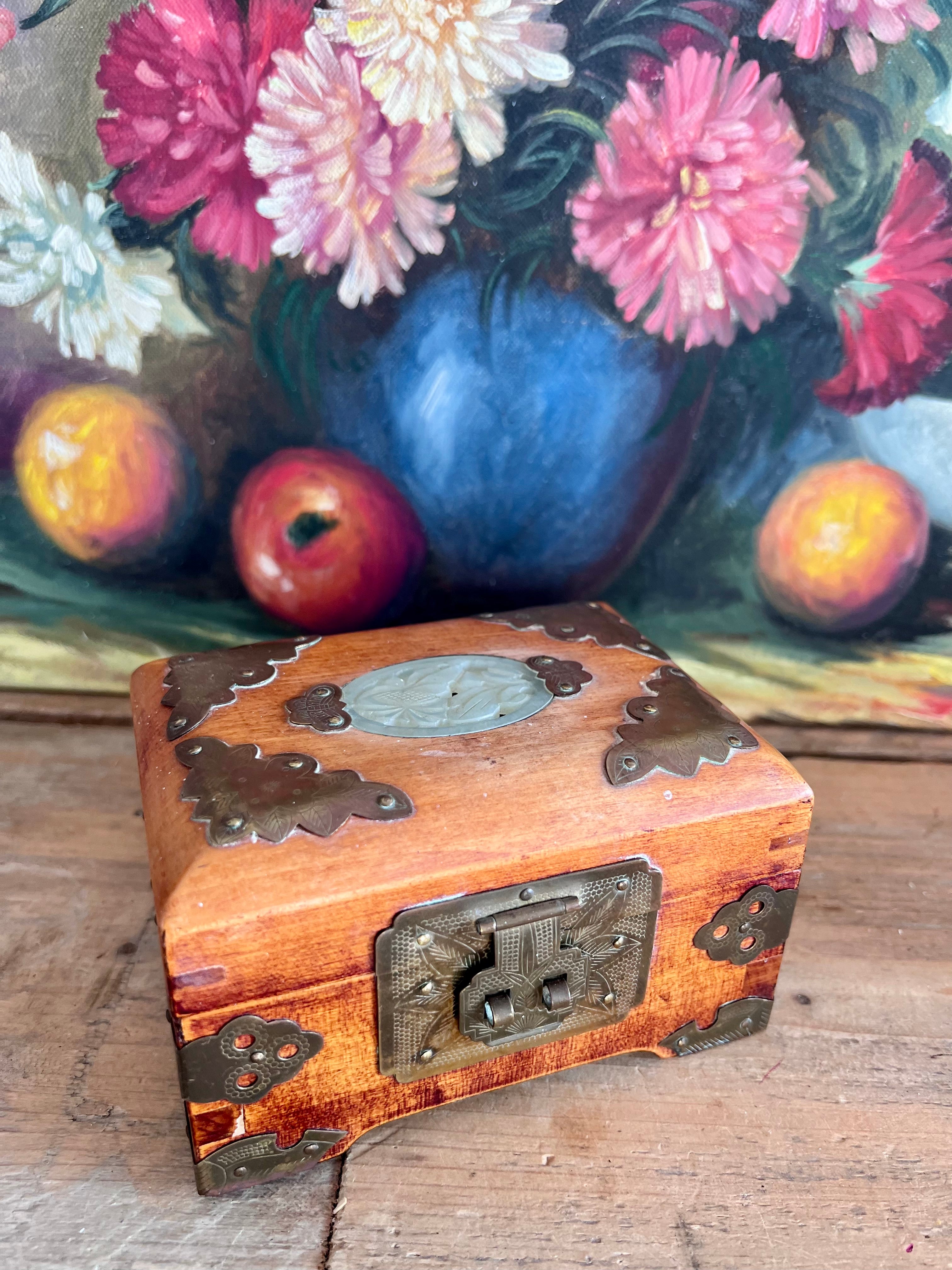 Chinees sieradenkistje, Chinees vintage sieradenkistje, hout, ingelegd met jade, handgemaakt, vintage