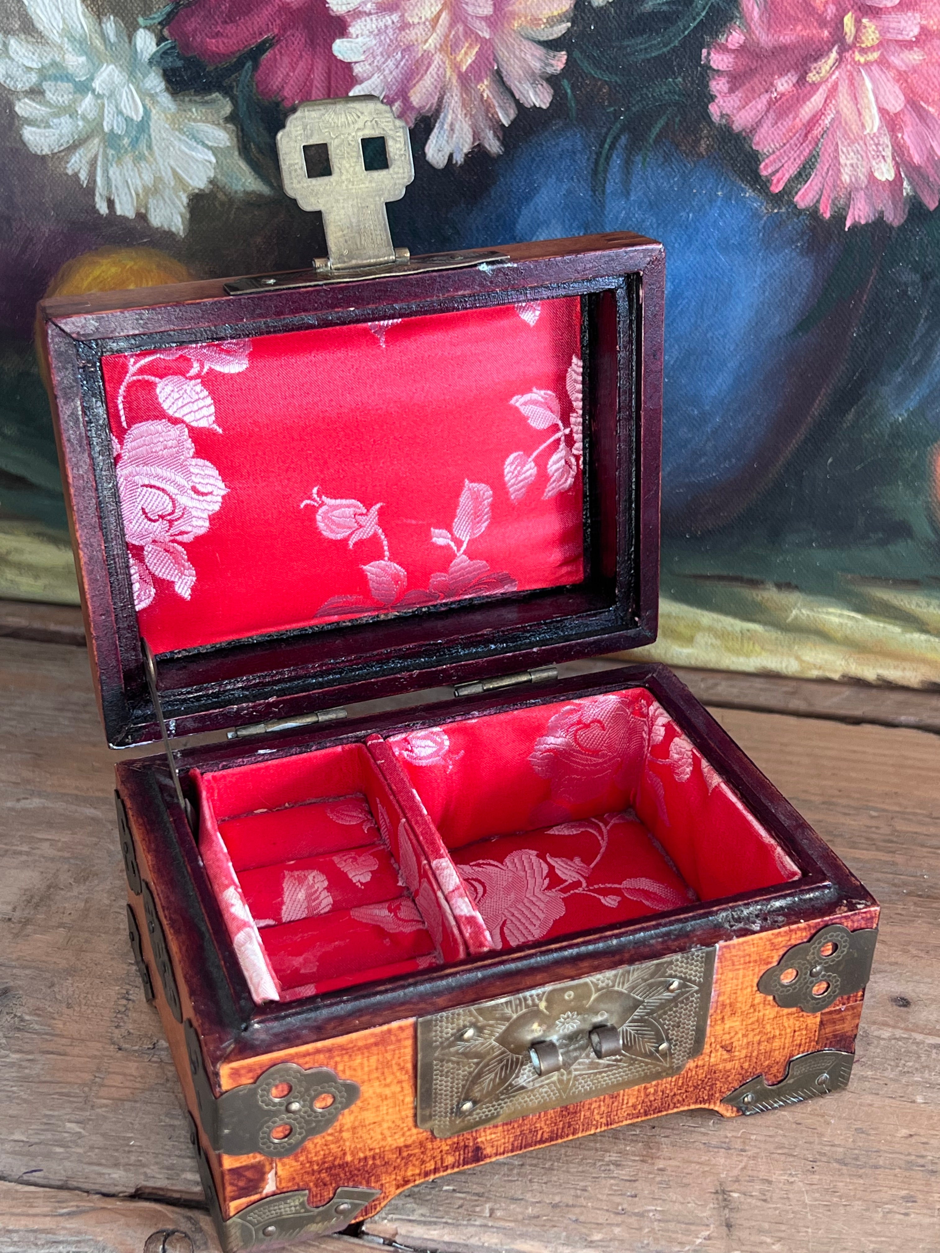 Chinees sieradenkistje, Chinees vintage sieradenkistje, hout, ingelegd met jade, handgemaakt, vintage