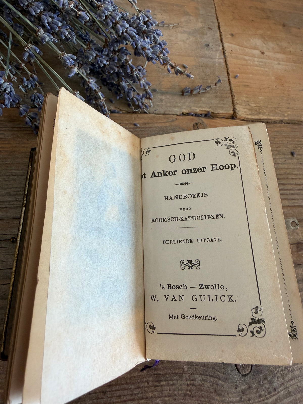 Antiek gebeden boekje, katholiek gebedenboek, oud kerkboekje, antiek handbijbeltje, God het Anker onzer Hoop, W. van Gulick, devotionalia, religieuze antiquiteiten, antiek religieusboek, gebeden boek ca. 1880, 1900, oud missaal, antique prayer book, Sofia&