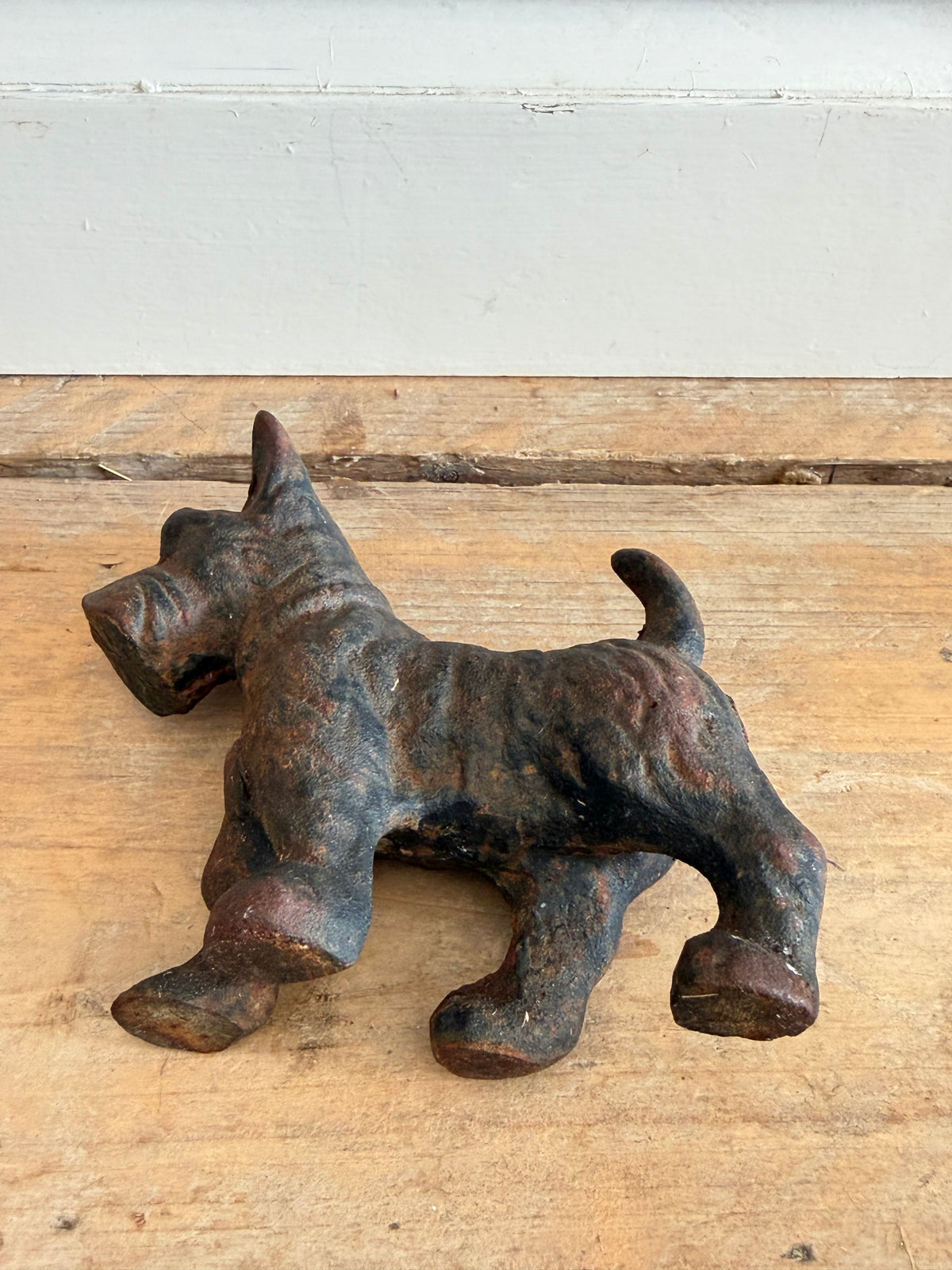 vintage deurstopper hond, gietijzeren deurstopper, gietijzeren Scottie deurstopper, Scottie dog, cast iron dog doorstop, Sofia&