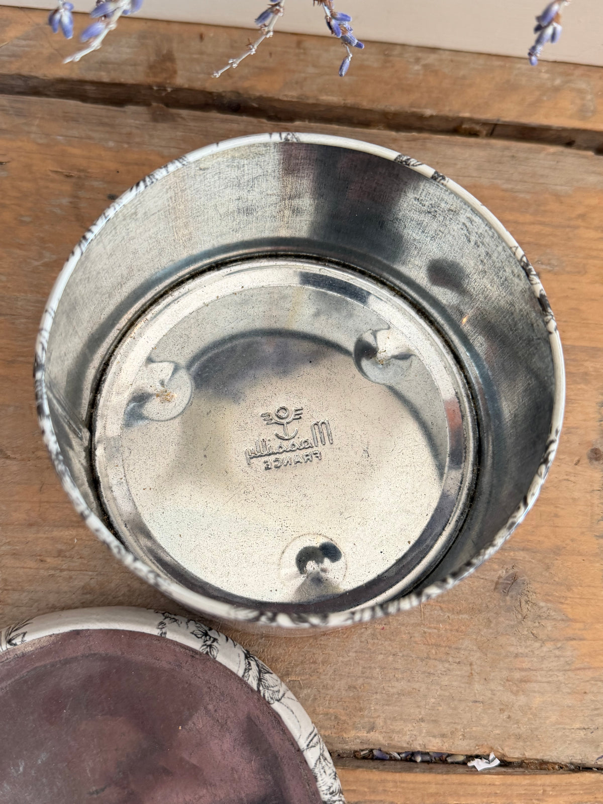 Massilly France, Franse brocante, zwart wit blikje,Frans brocante blikje,toile de jouy decoratie, Sofia&