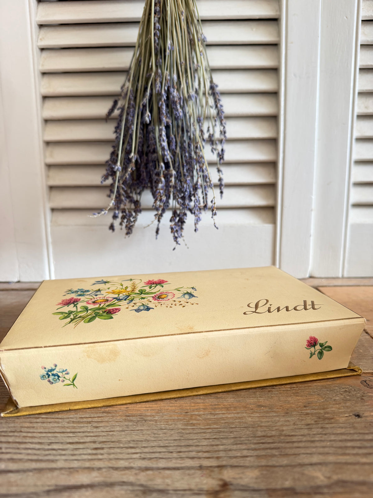 Vintage Lindt doos, oude bonbondoos, Lindt chocoladedoos, vintage opbergdoos, vintage kartonnendoos, Sofia&