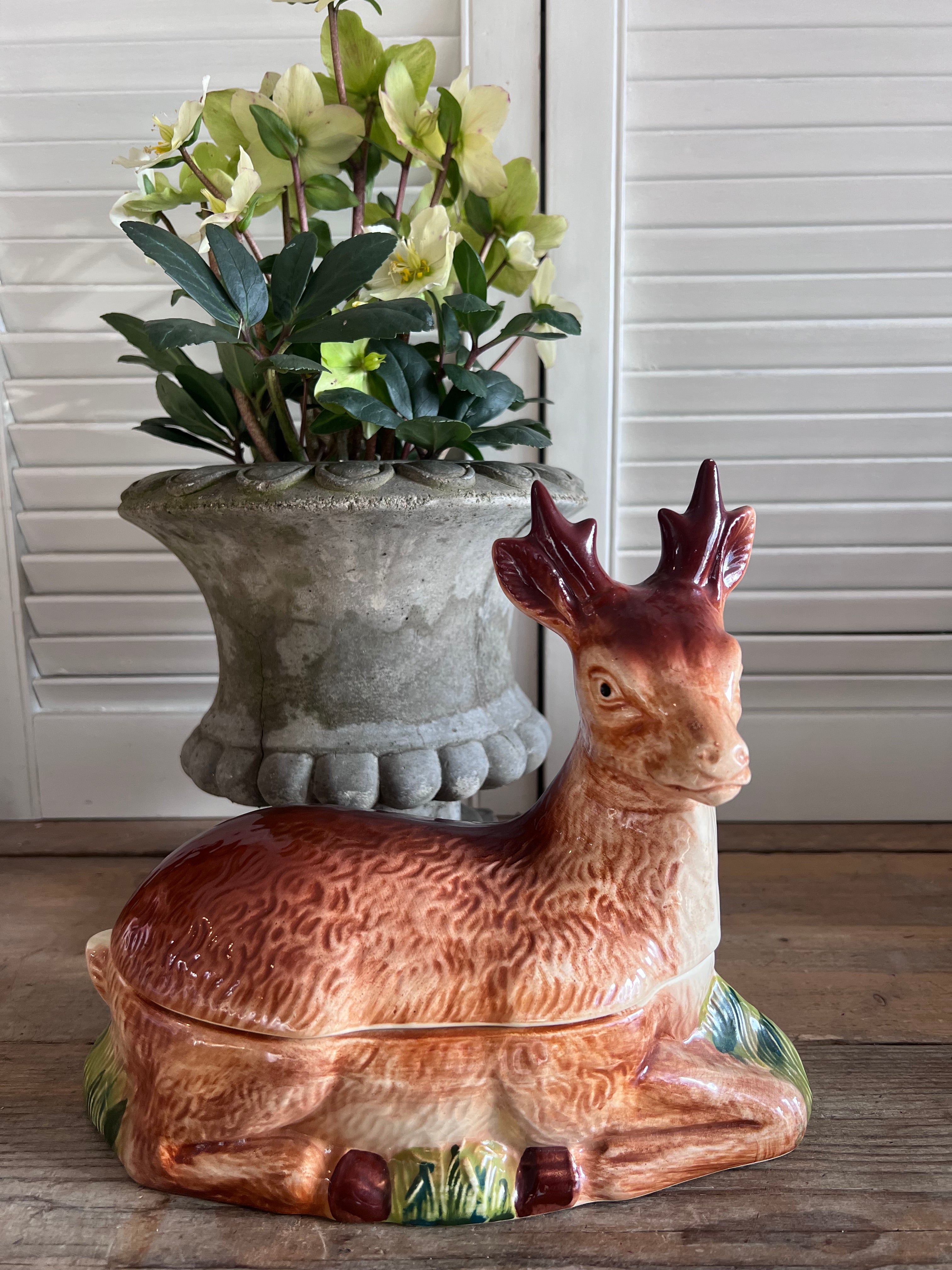 vintage paté terrine,paté terrine hert ,Michel Caugant terrine, jaren 60 aardewerk terrine,gesigneerde paté terrine, retro terrine aardewerk, decoratieve paté schaal;verzamelobject aardewerk;Franse terrine jaren 60,exclusieve paté terrine