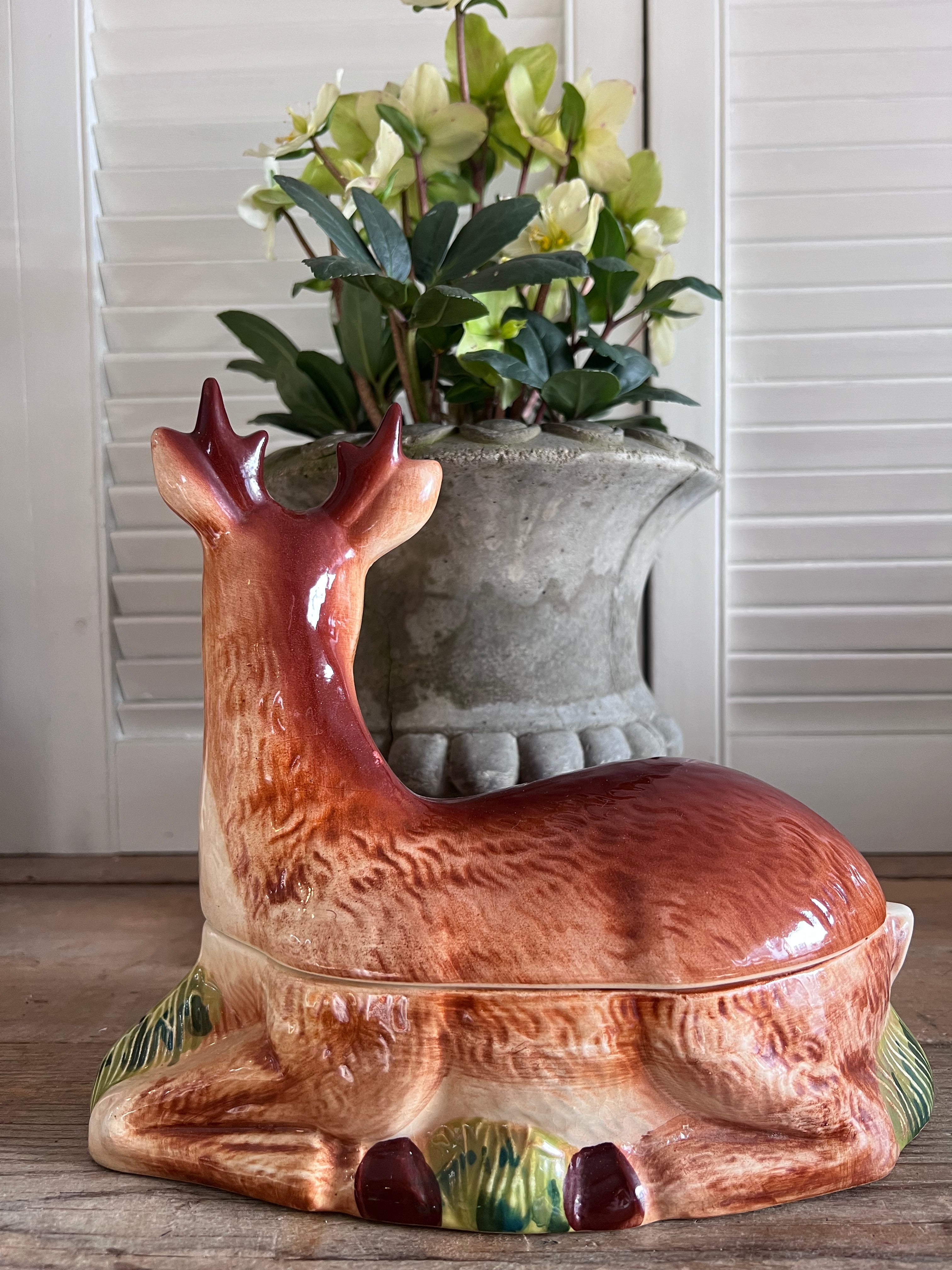 vintage paté terrine,paté terrine hert vorm, Michel Caugant terrine, jaren 60 aardewerk terrine,gesigneerde paté terrine, retro terrine aardewerk, decoratieve paté schaal, verzamelobject aardewerk, Franse terrine jaren 60,exclusieve paté terrine