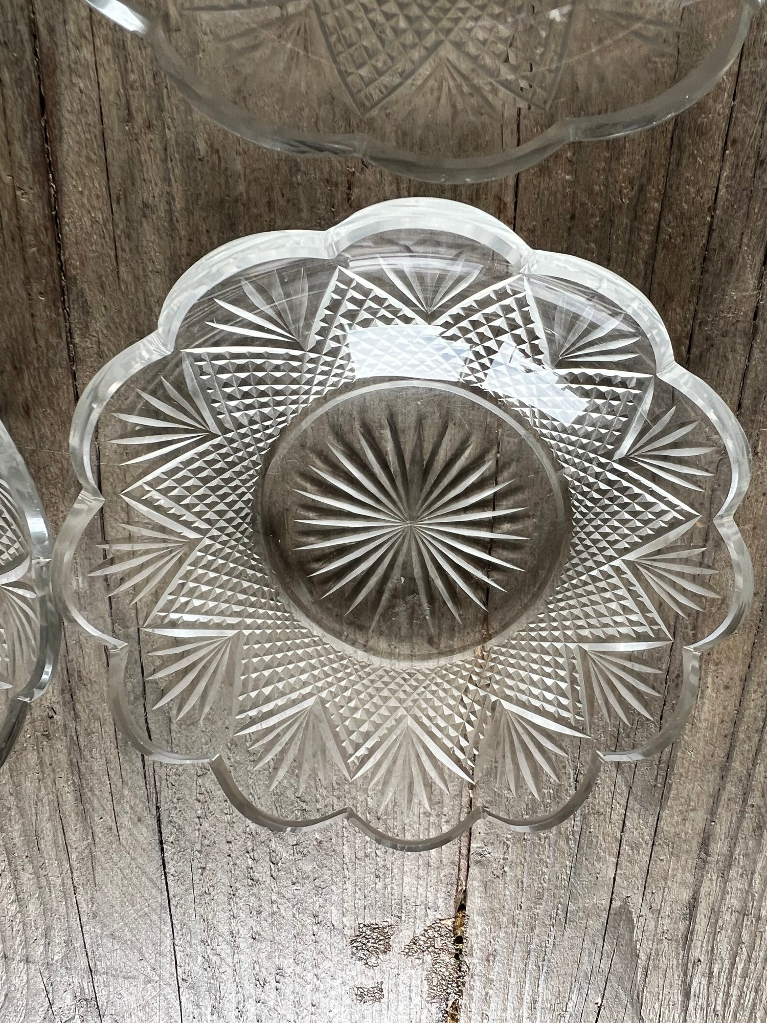 Bloemvormige petit fours bordjes van glas