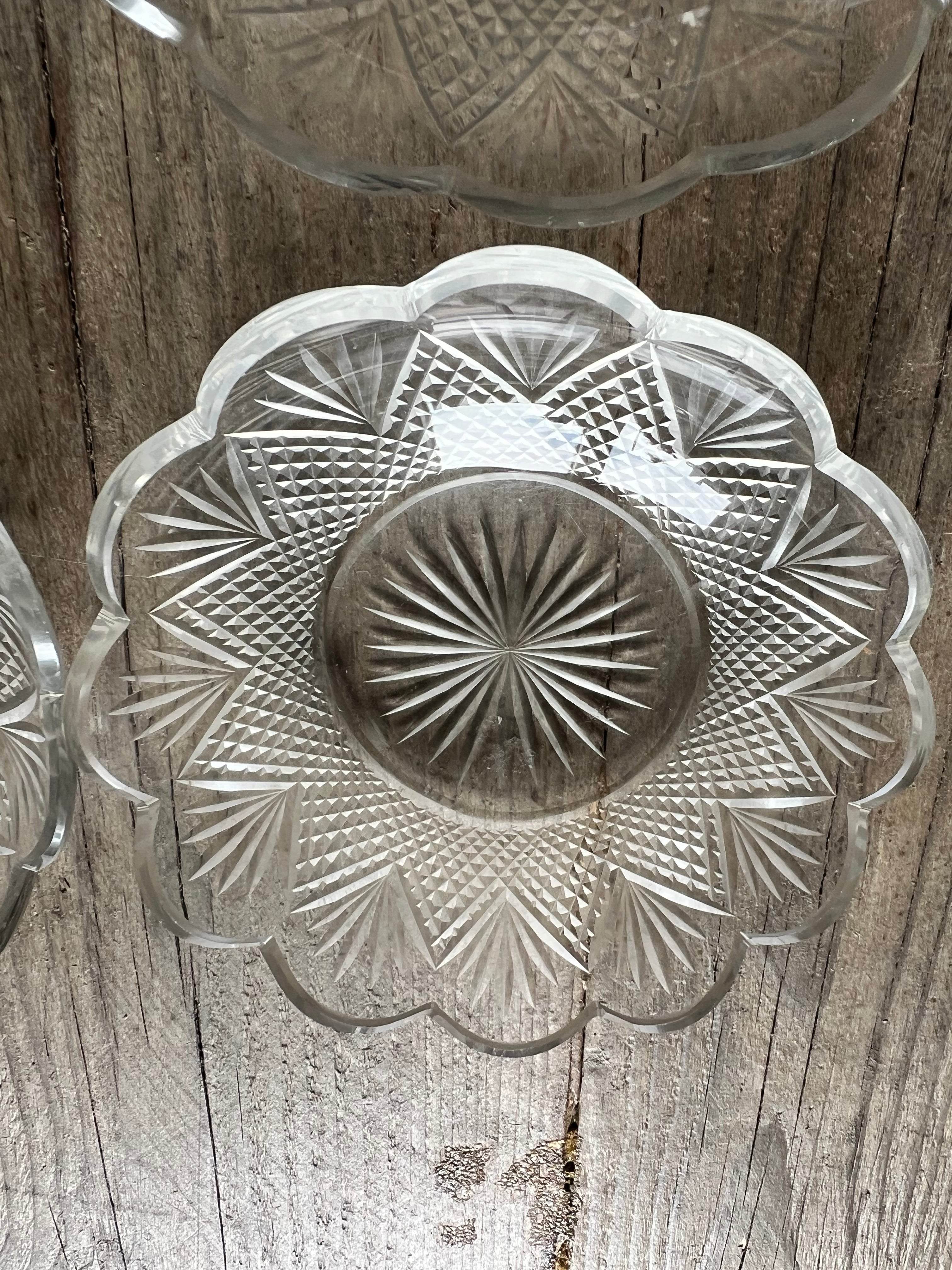 Bloemvormige petit fours bordjes van glas