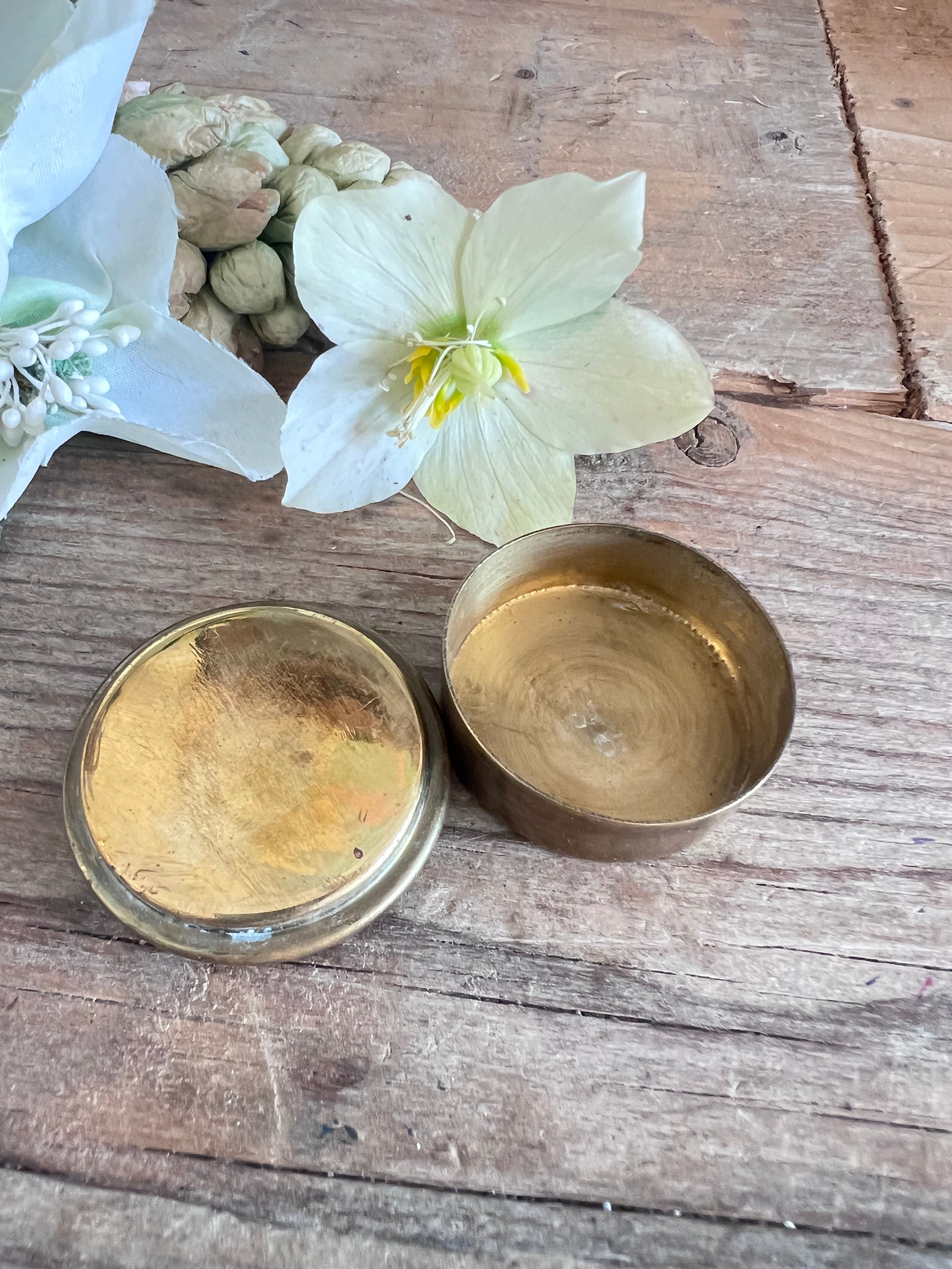 Messing pillendoosje , vintage pillendoosje