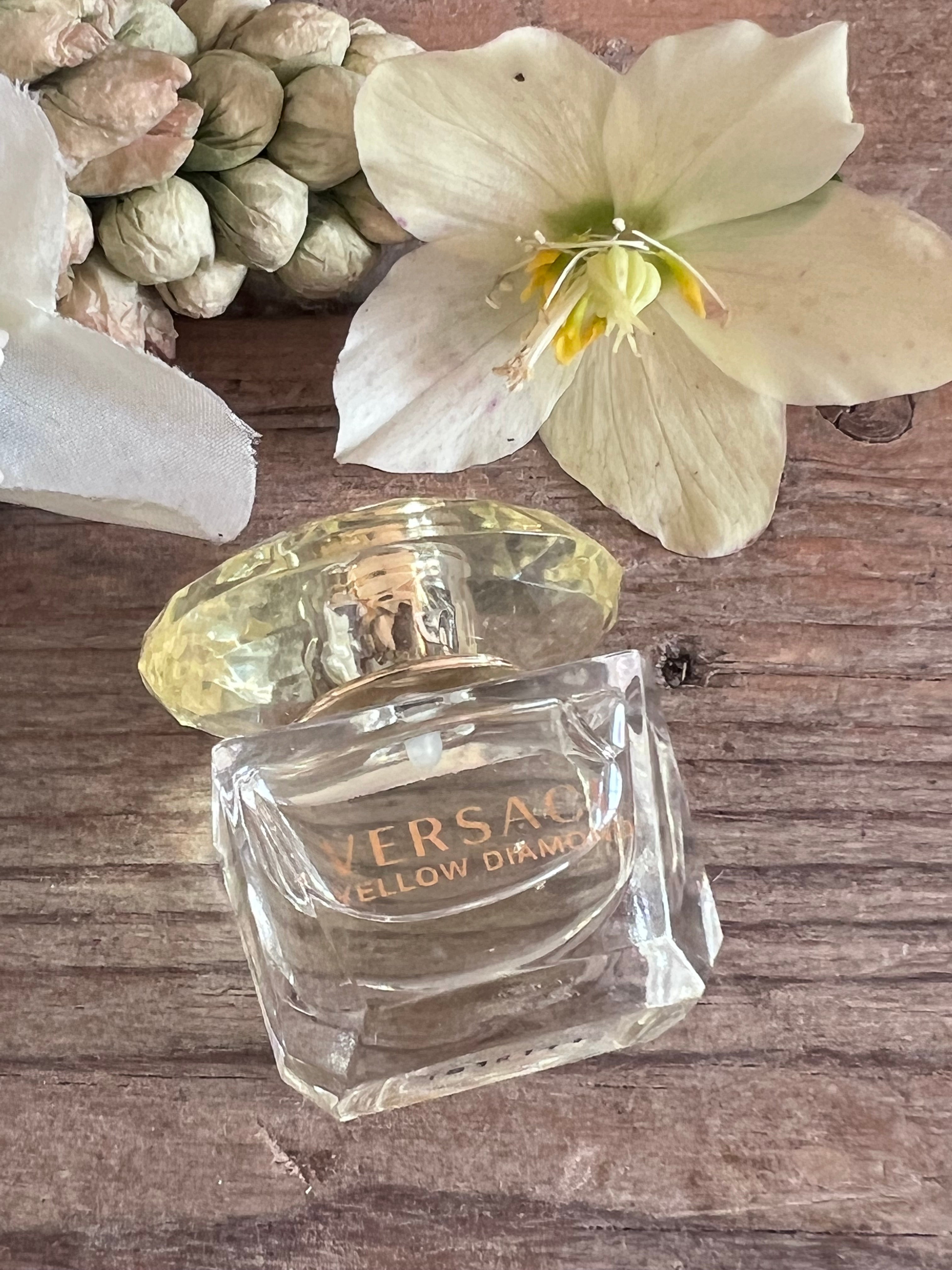 Versace Yellow Diamond miniatuur, mini parfum Versace Yellow Diamond, kleine parfumfles Versace, luxe mini parfum, travel size parfum dames, Versace geur miniatuur, parfumcadeau vrouw, draagbaar parfum Versace