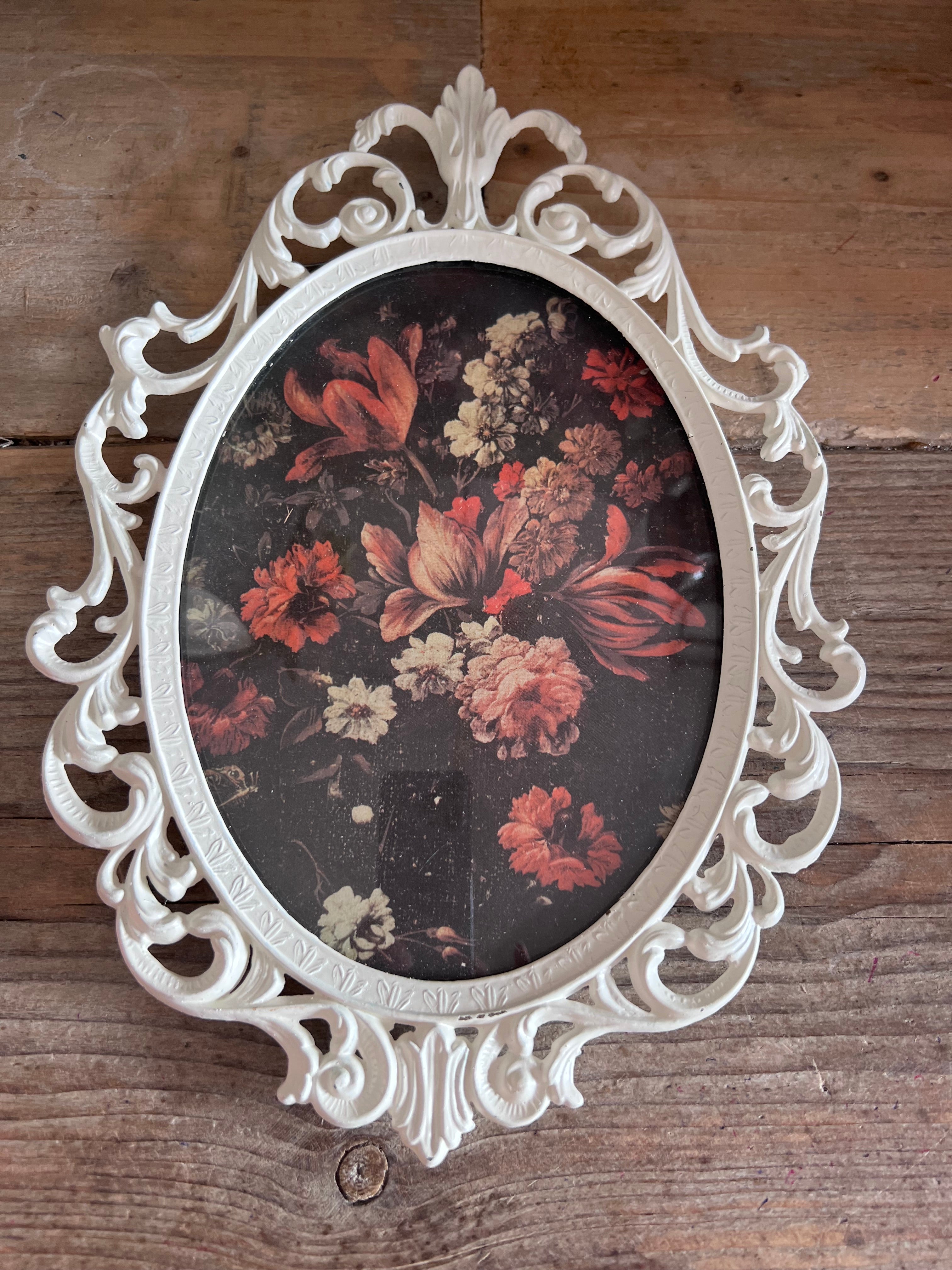 vintage barok lijst, bloemen afbeelding lijst, metalen lijst barok, barok lijst met metaalkader, vintage wanddecoratie, bloemen kunstwerk lijst, klassieke fotolijst, metalen lijst vintage, decoratieve lijst barokstijl, barok wandlijst