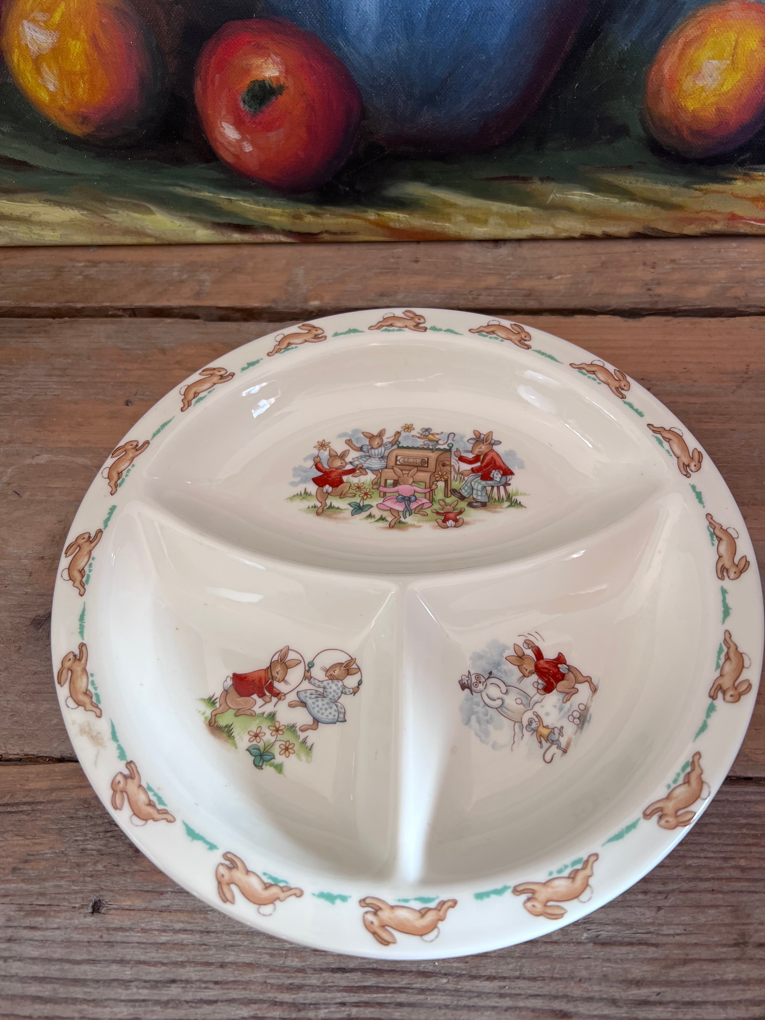 Royal Doulton Bunnykins kinderbord, vintage kinderbord, kinderbord met verdeelvakken, Bunnykins bord, porseleinen kinderbord, klassiek kinderbord, Royal Doulton vintage bord, kinderservies Royal Doulton, Bunnykins servies, kindertafelservies met vakken.