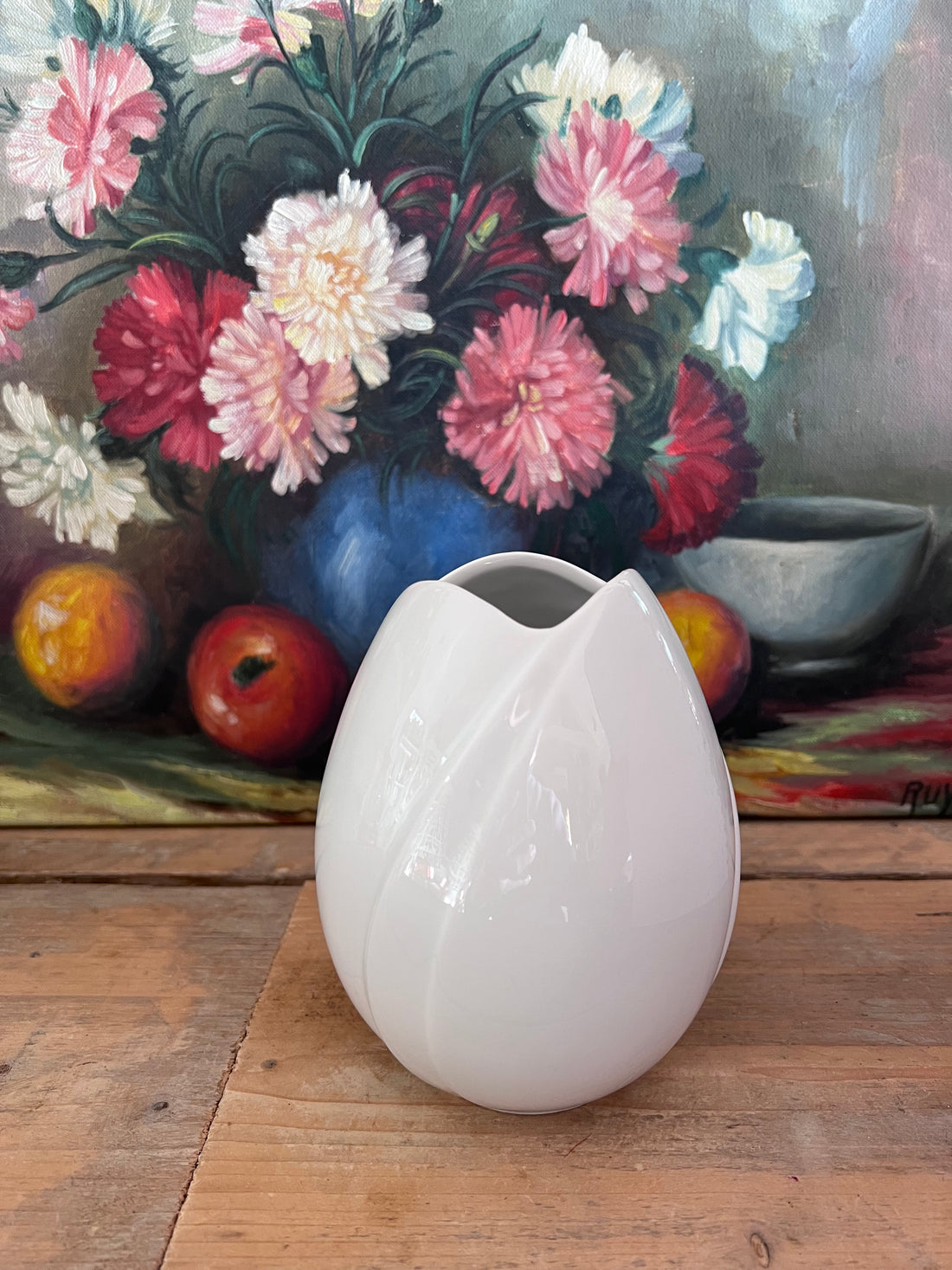 Op Art tulpvaas Arzberg, witte porseleinen vaas, Arzberg tulpvaas, design vaas porselein, moderne tulpvaas, porseleinen vaas wit, Arzberg porselein, Op Art design vaas, minimalistische vaas, tulpvaas voor bloemen.