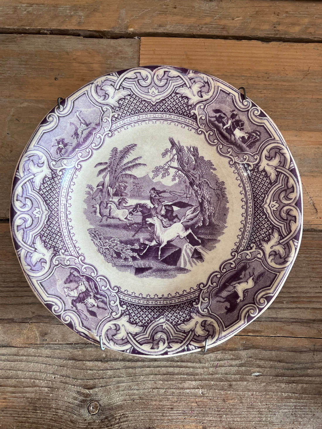 antiek bord Petrus Regout, aardewerk bord antiek, Petrus Regout bord Lasso decor, antiek paars bord Mulberry, vintage Petrus Regout servies, 19e eeuw aardewerk bord, decoratief antiek bord