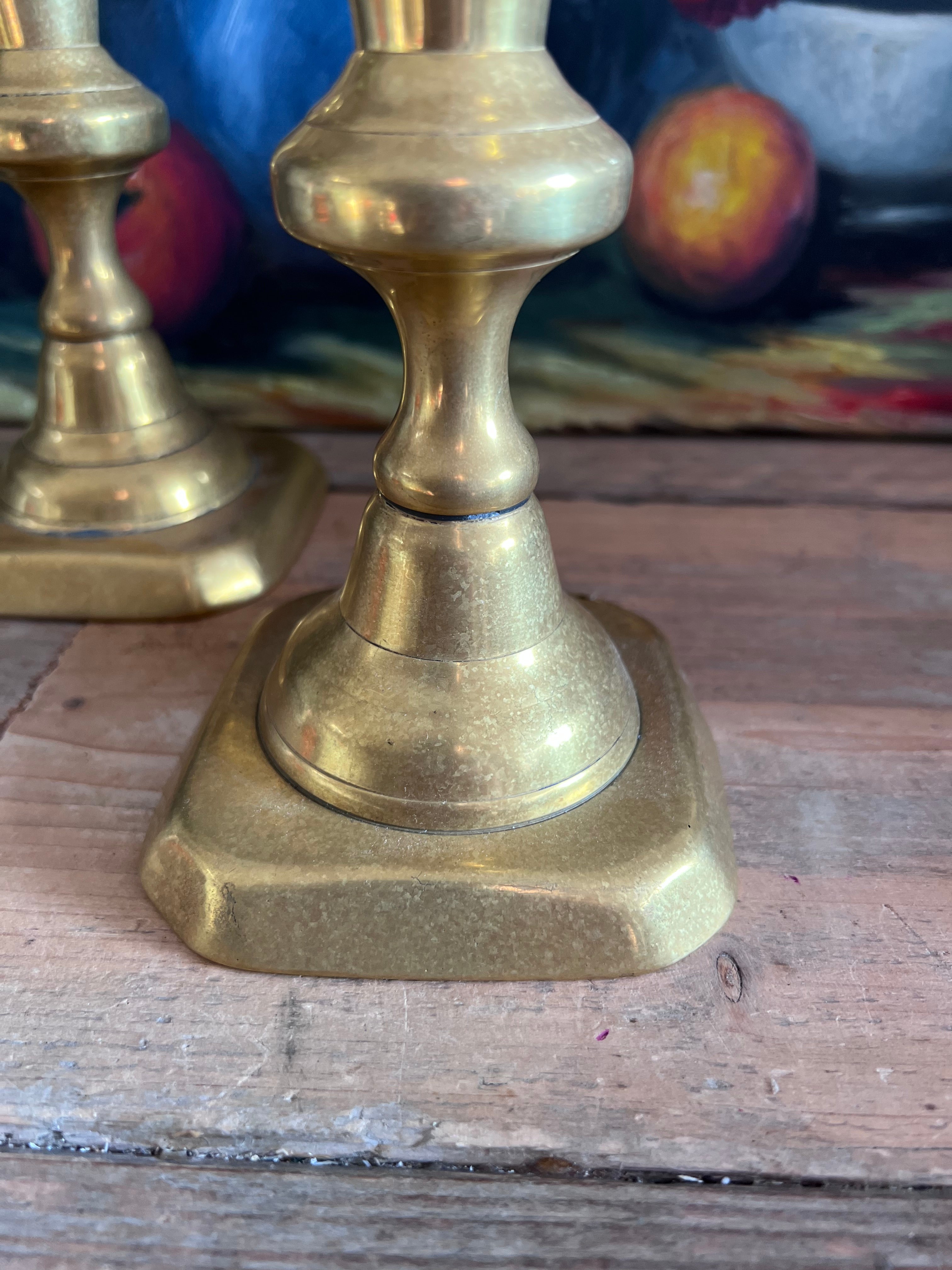 antieke messing kandelaren, vintage kaarsenhouders, antiek messing kandelaar set, kaarsenhouders rond 1900, authentieke antieke kandelaar, messing kandelaars kopen