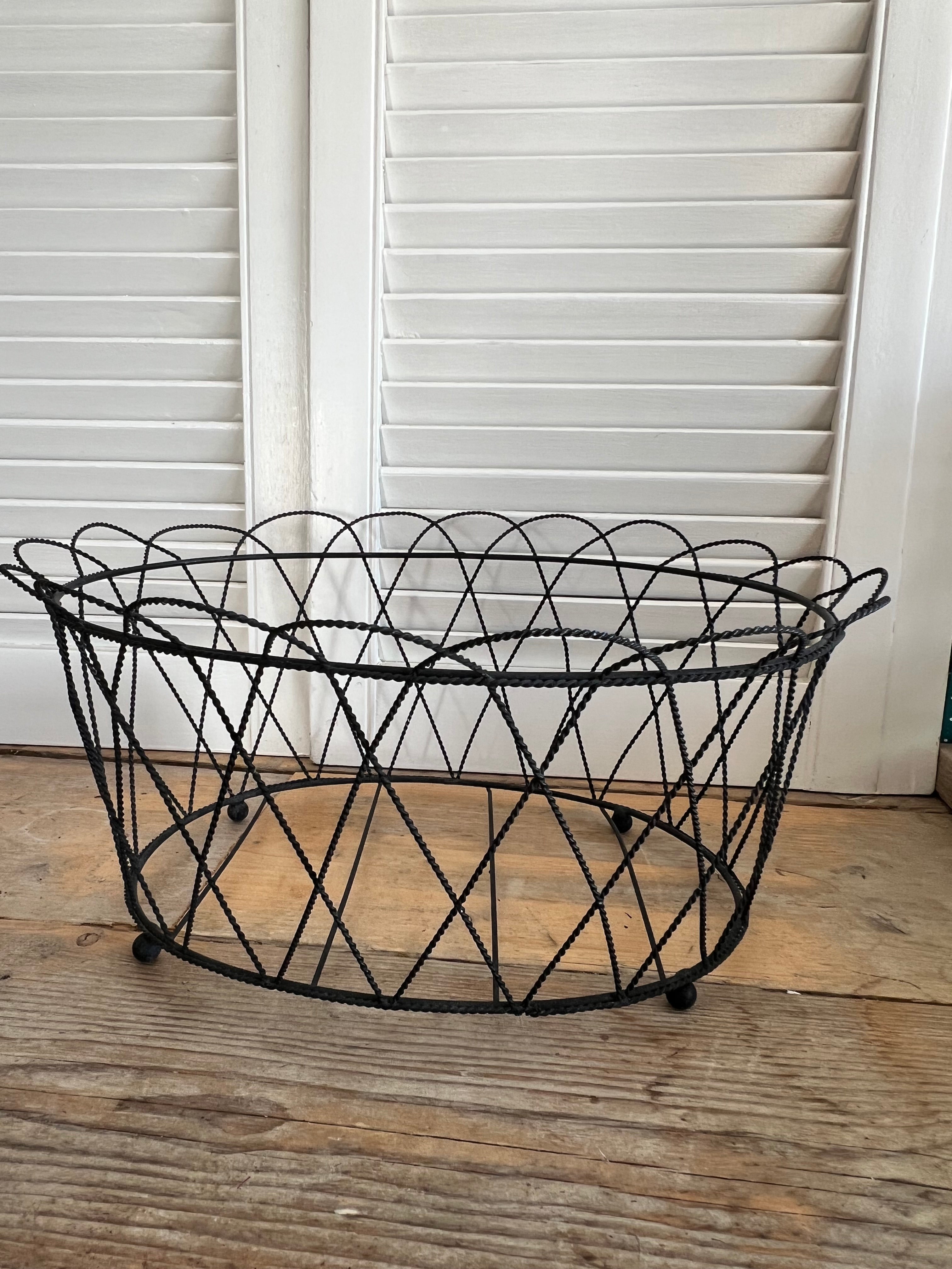 Zwart metalen mandje
