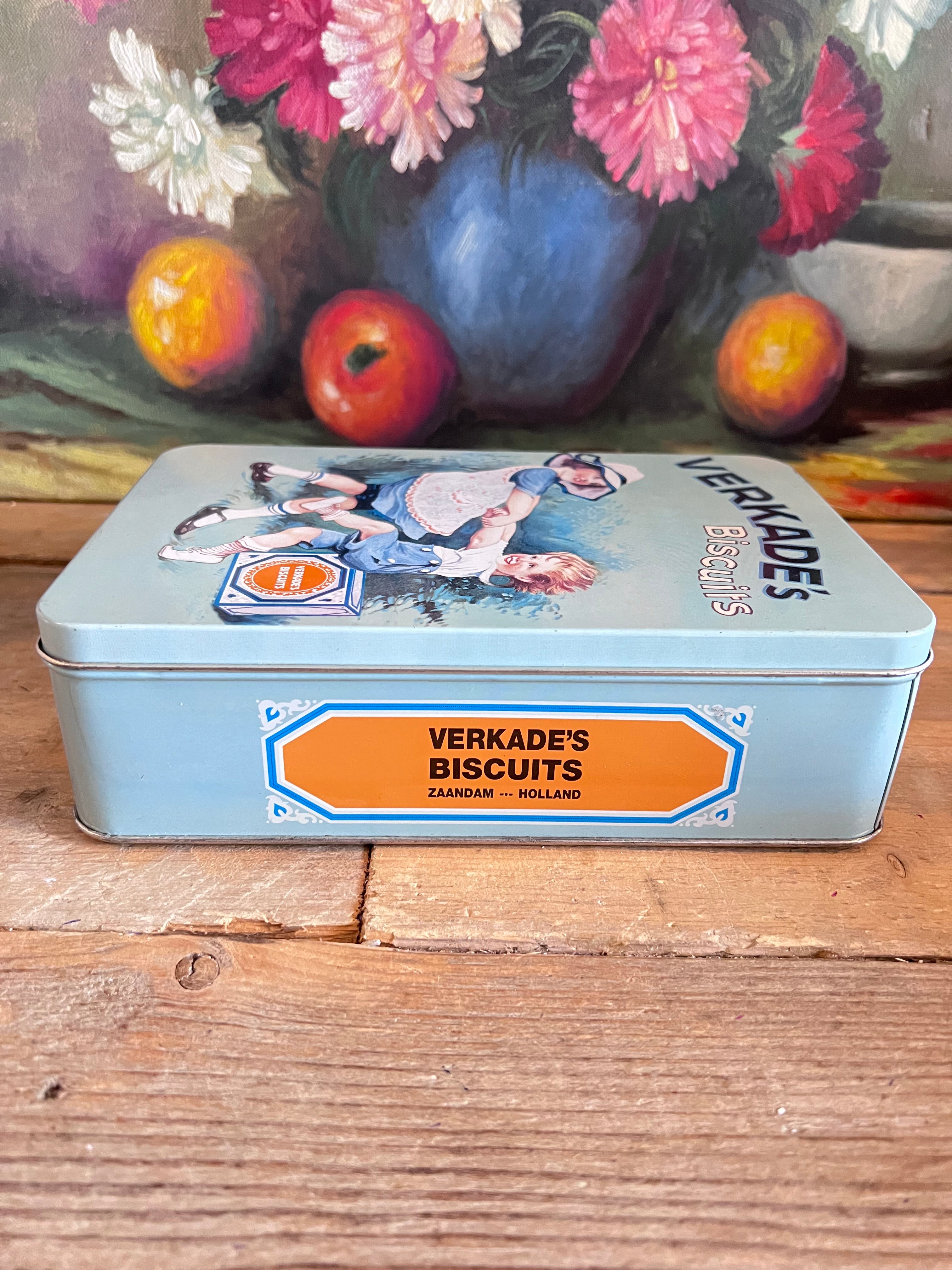 Verkade koekblik, blauw koekblik Verkade, vintage Verkade blik, Verkade koekblik kinderen, nostalgisch koekblik, koekblik in zeer goede staat, verzamelblik Verkade, Verkade koekdoos, decoratief koekblik.