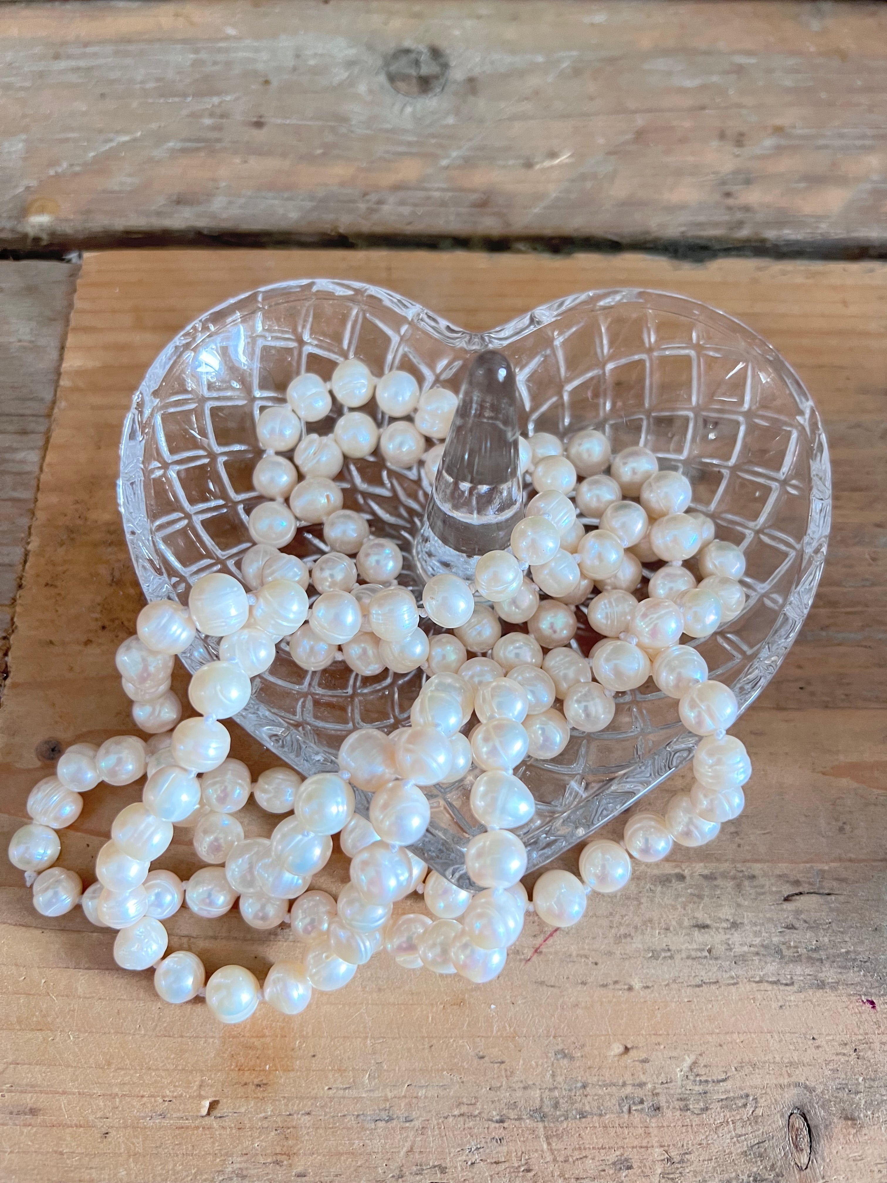 hartvormige sieradenhouder, sieradenhouder van glas, glazen sieradenhouder, sieraden opbergen, sieradenhouder hartvorm, sieradenhouder cadeau.