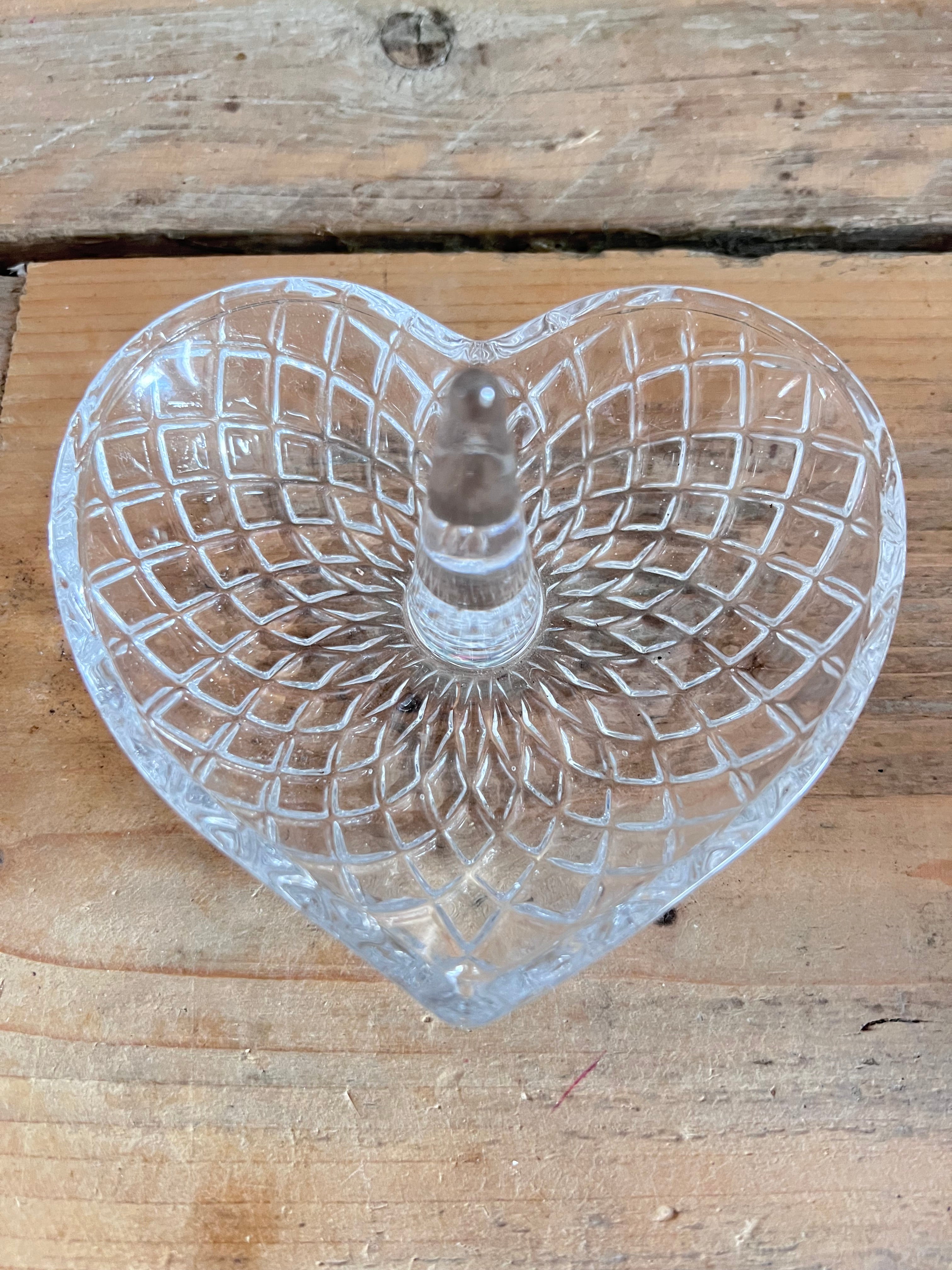 hartvormige sieradenhouder, sieradenhouder van glas, glazen sieradenhouder, sieraden opbergen, sieradenhouder hartvorm, sieradenhouder cadeau.