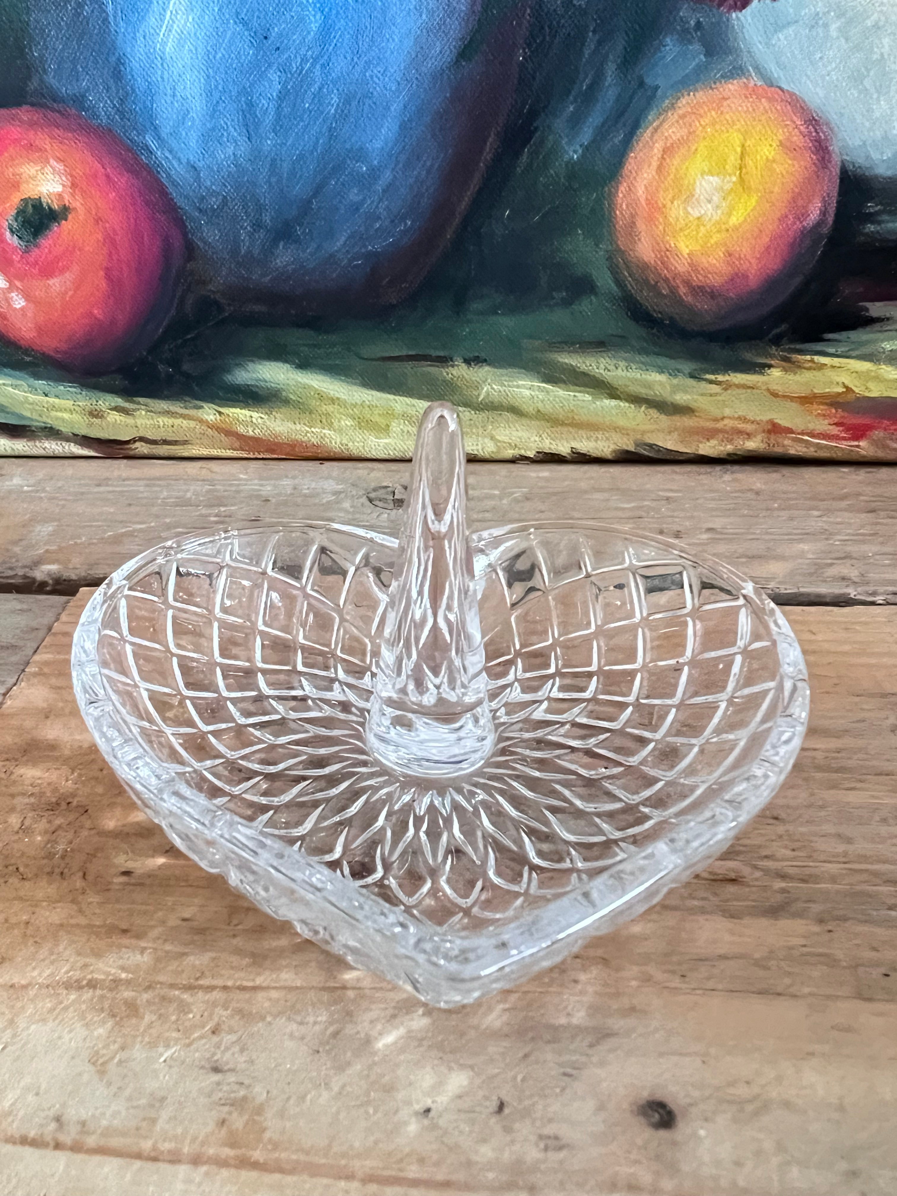 hartvormige sieradenhouder, sieradenhouder van glas, glazen sieradenhouder, sieraden opbergen, sieradenhouder hartvorm, sieradenhouder cadeau.