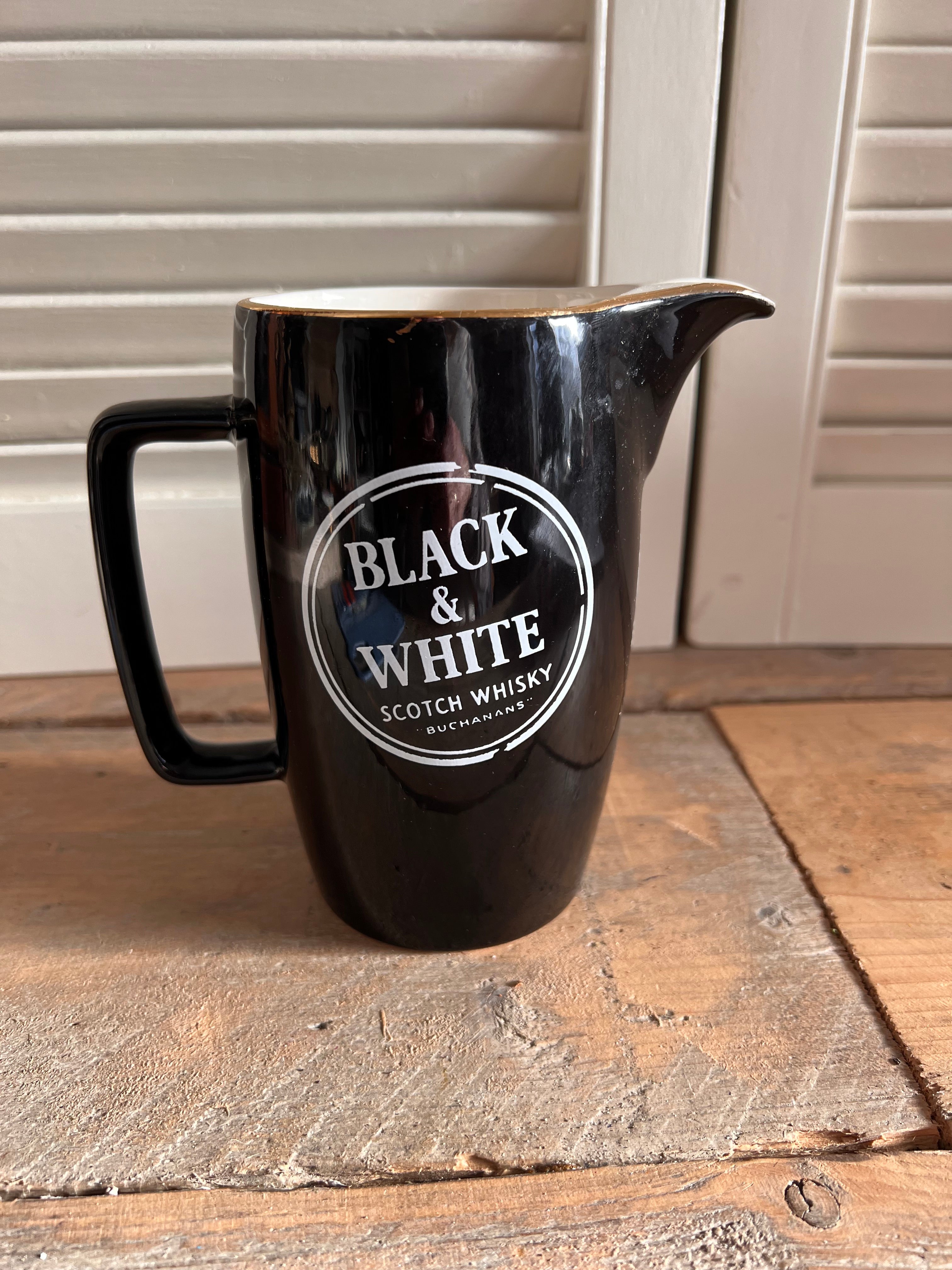 Black and White whisky waterkan