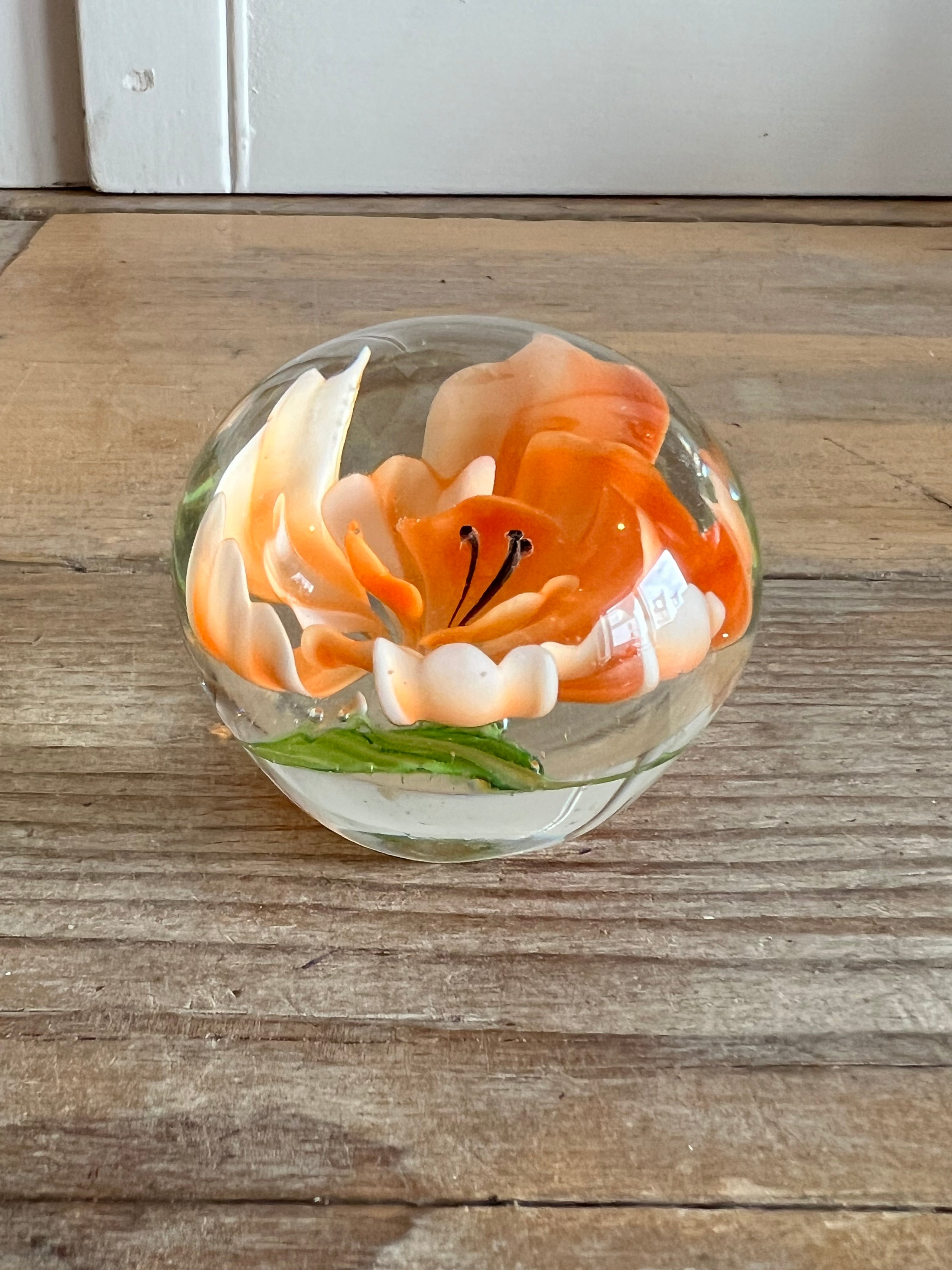 Presse papier oranje bloem