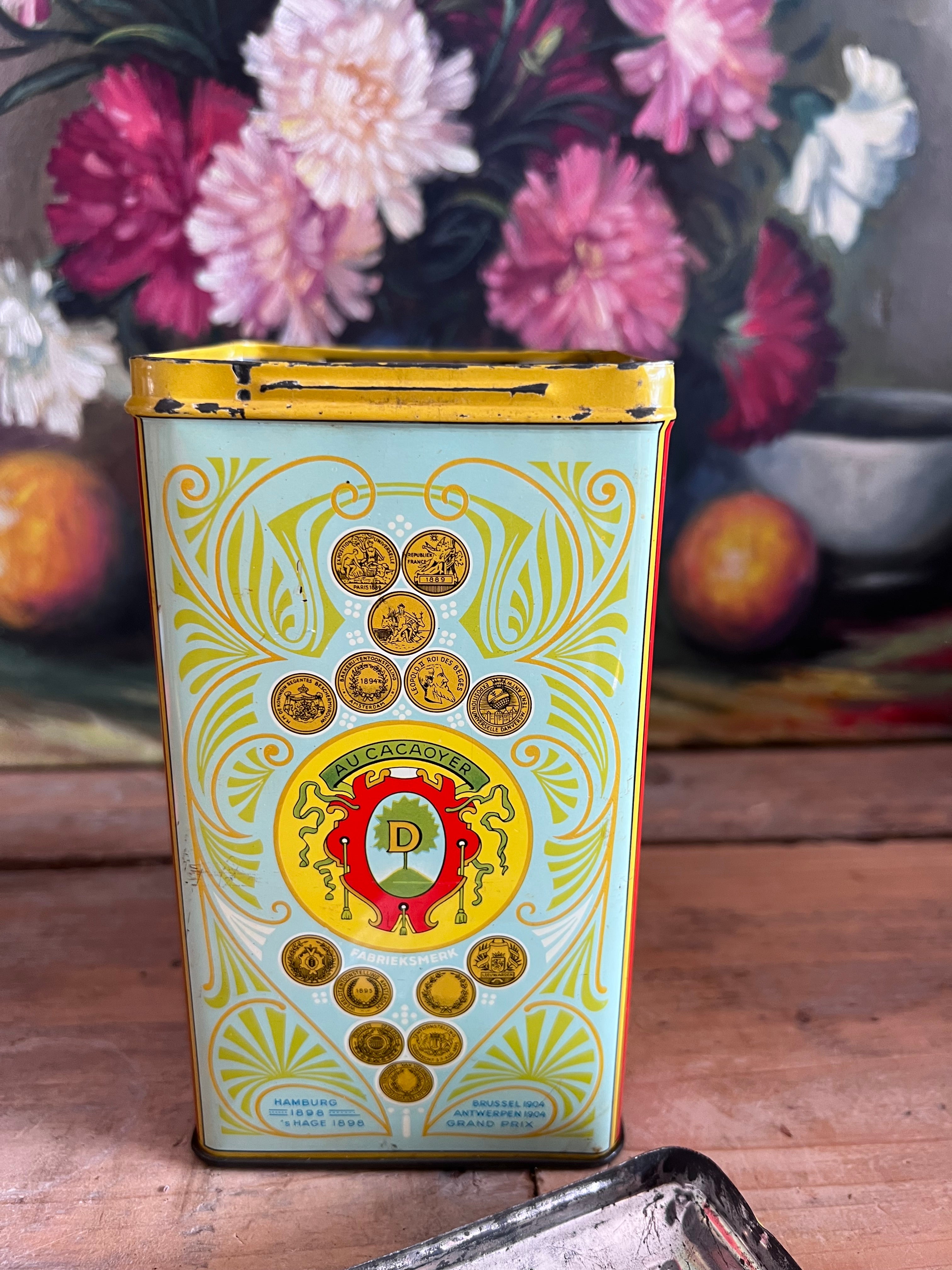 - Droste cacao blik retro
- Droste cacaopoeder vintage verpakking
- oud Droste blik cacao
- Droste blik jaren 50
- verzamelblik Droste cacao
- oude Droste
- nostalgisch Droste cacao blik
- metaal blik Droste cacaopoeder