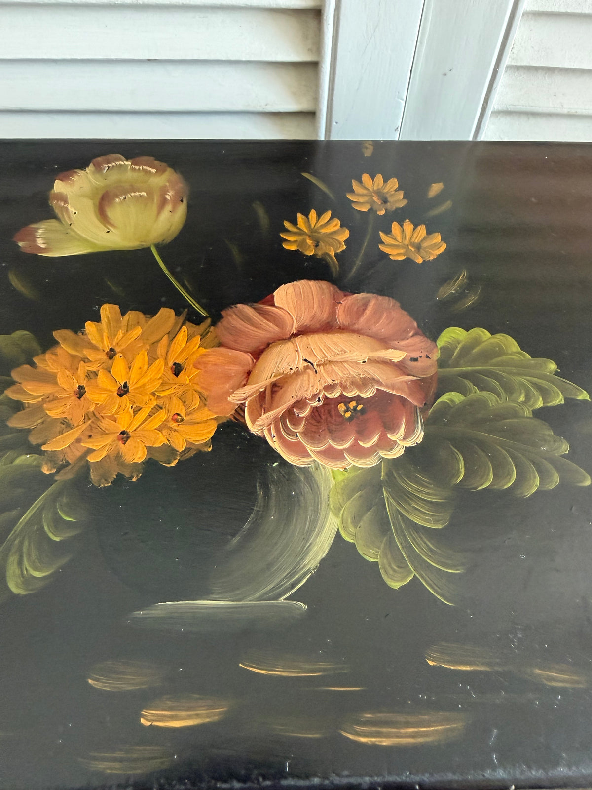 vintage houten opbergdoos, handbeschilderde houten doos, vintage sieradendoos, zwarte houten doos met bloemen, beschilderde opbergdoos, vintage bloemendoos, brocante opbergdoos, vintage bewaardoos, Sofia&