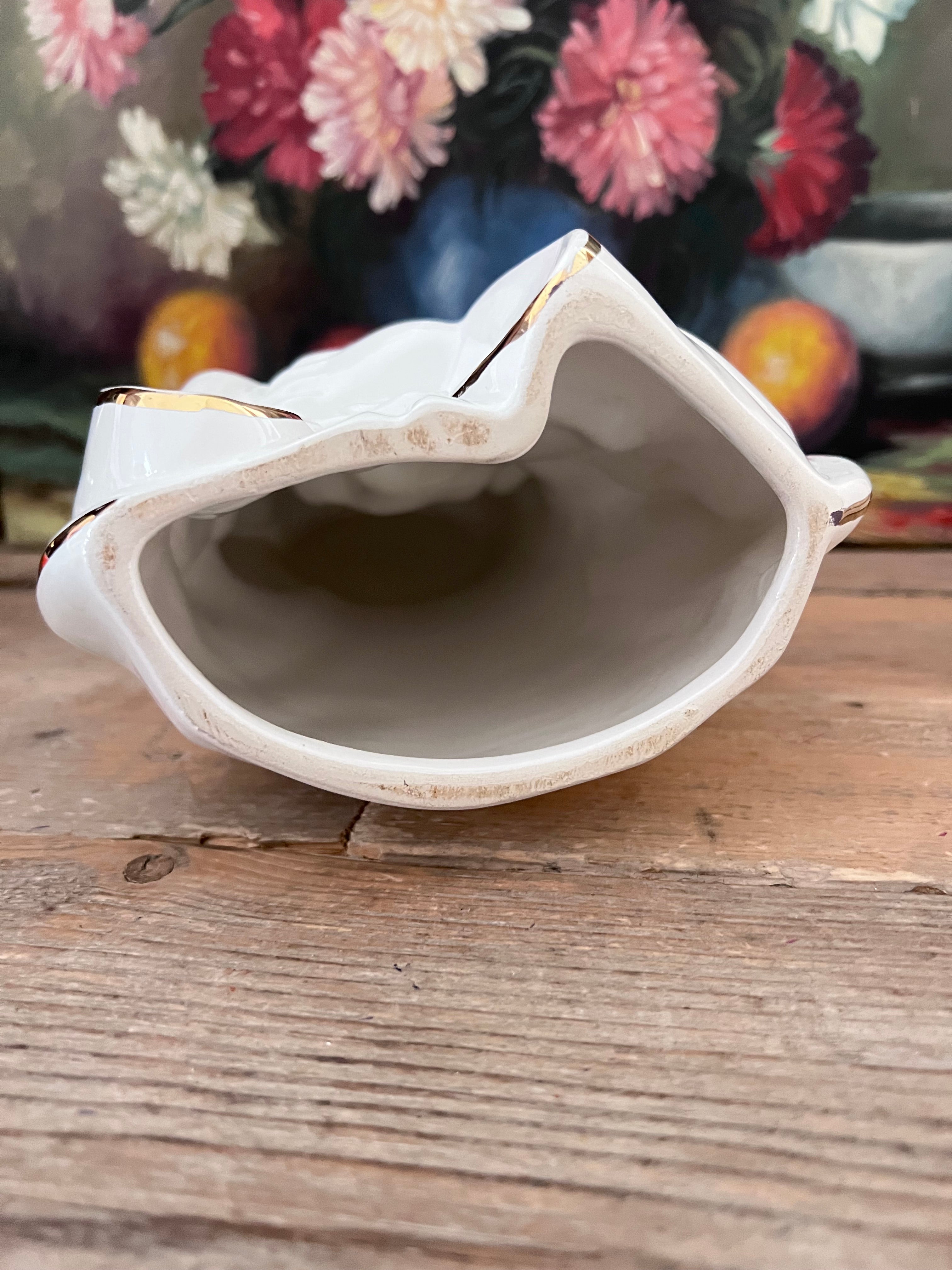 wit Moeder Maria beeld, keramisch Moeder Maria beeld, Moeder Maria beeld jaren 80, religieus beeld keramiek, Moeder Maria decoratie, vintage Moeder Maria beeld, Moeder Maria met goudaccenten, keramiek religieus beeld, spirituele woondecoratie