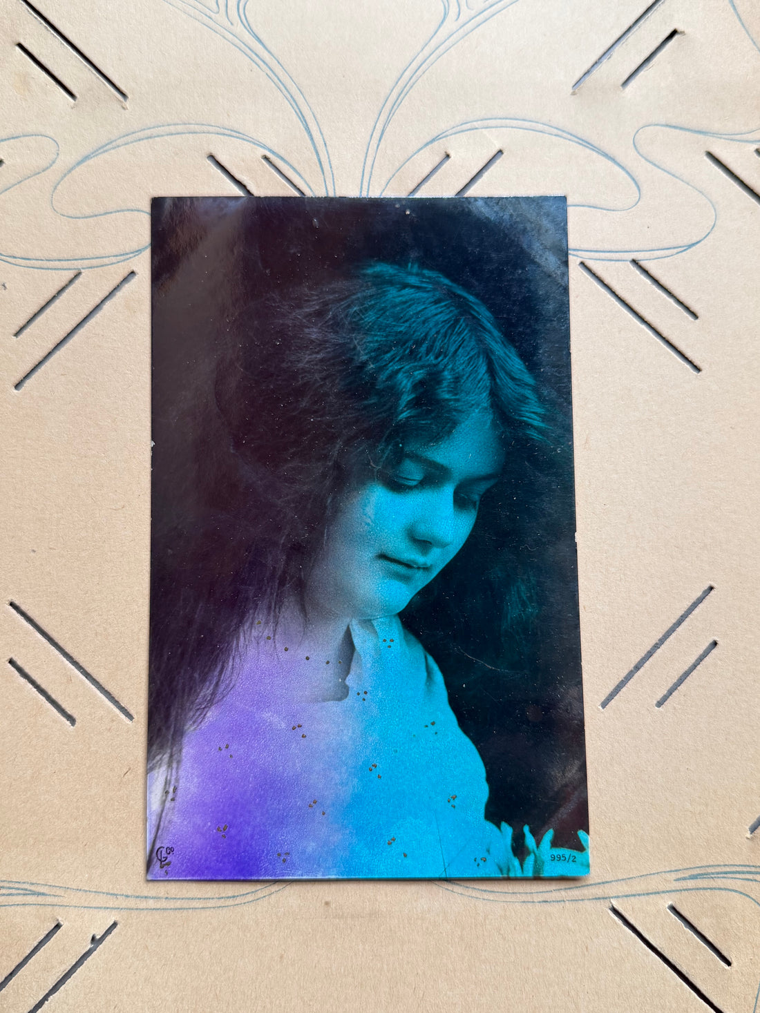 Antieke ansichtkaarten, oude postkaarten, damesportretten, Belle Epoque, romantische fotokaarten,antieke fotografie, ingekleurde ansichtkaarten, vintage emphemera, brocante decoratie, kaarten verzamelen, Sofia&