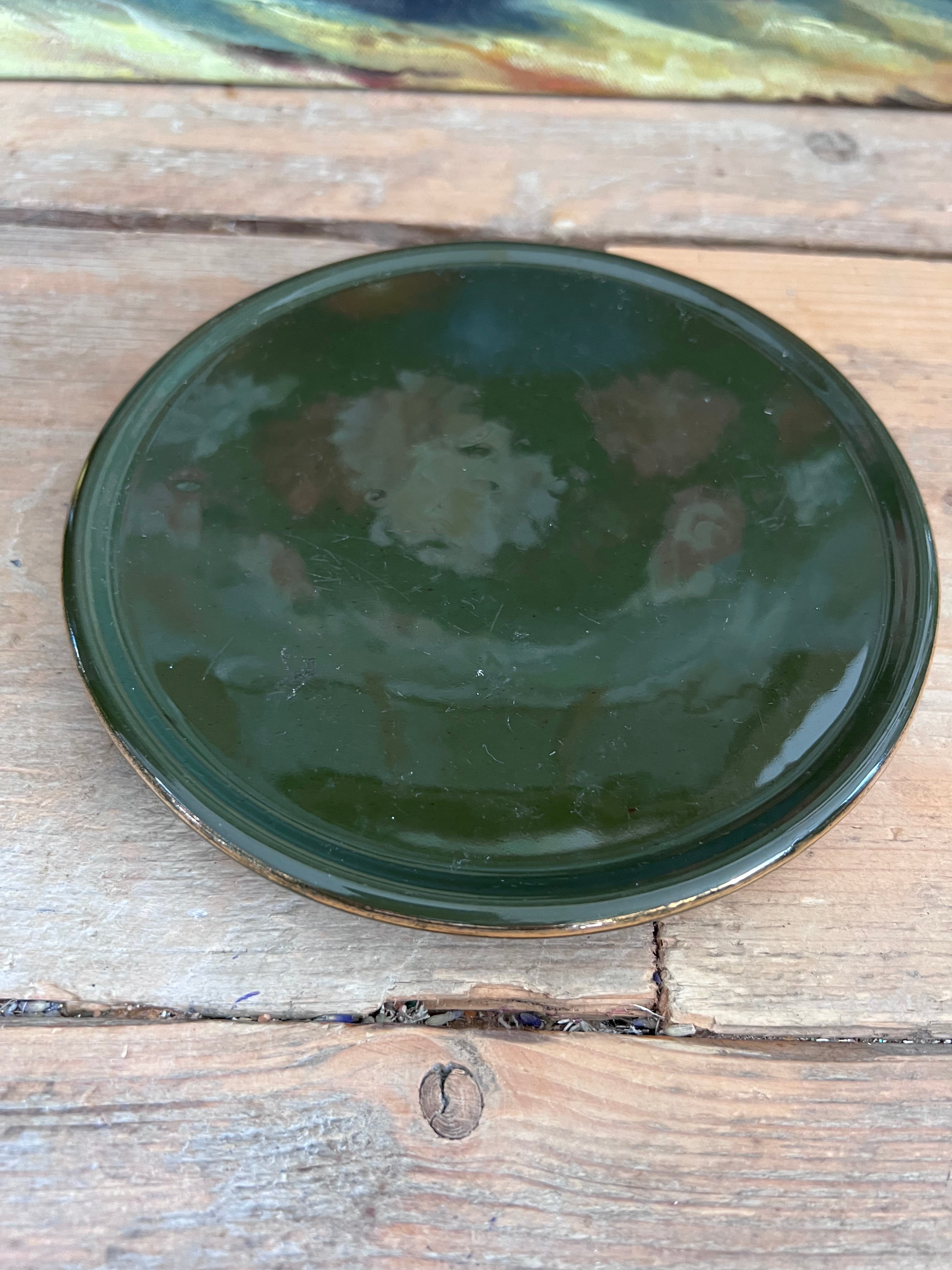 antieke groene kannen, antiek keramiek, Engelse keramiek, keramische kannen set, tinnen deksel kannen, antieke kannen set, vintage keramiek, antieke thee- en koffiekannen, decoratieve antieke kannen, keramiek Engeland.