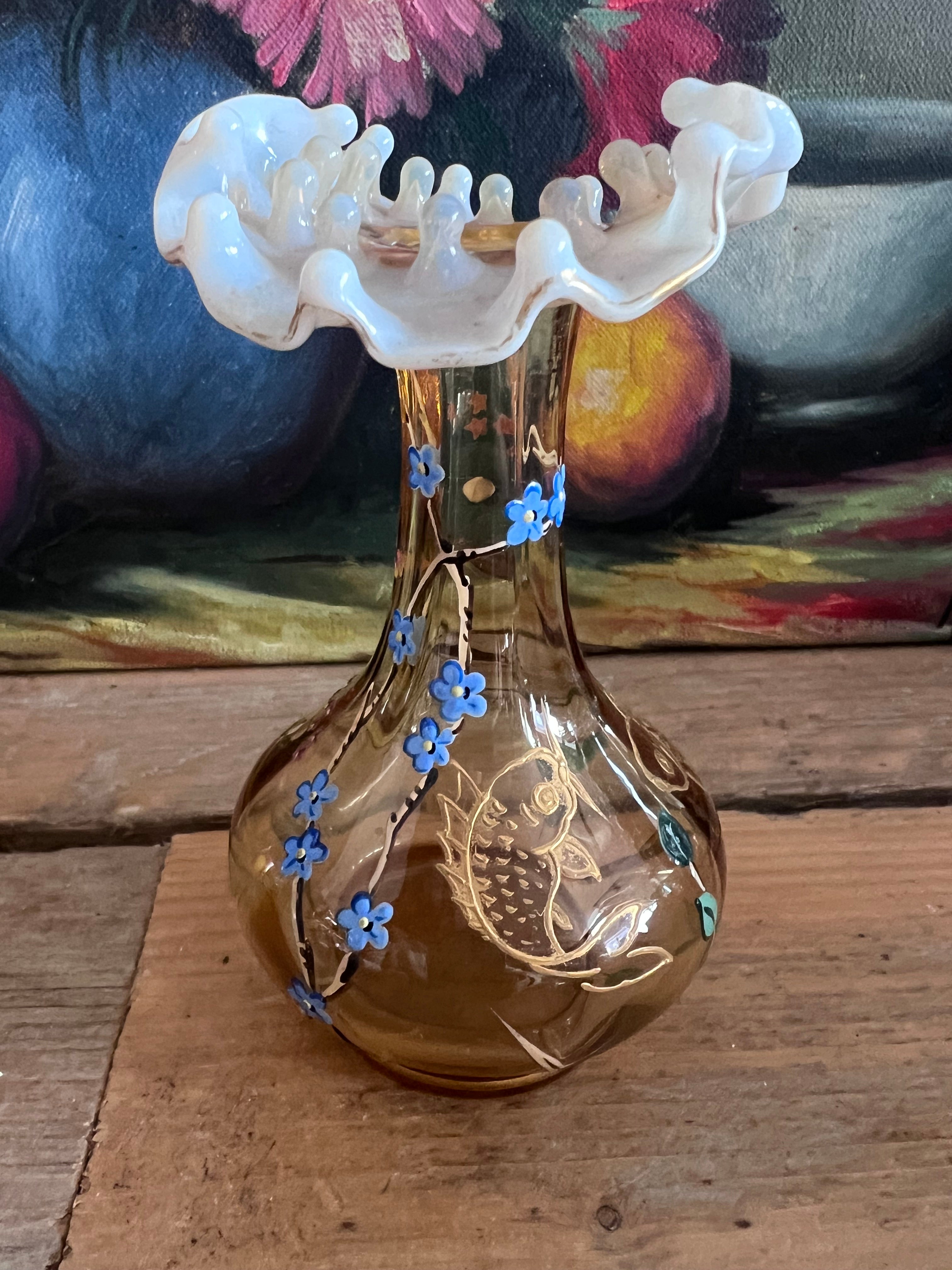 antiek Harrach vaasje, boho vaasje, Harrach glaswerk, emaille beschilderd vaasje, antiek glas Tsjechië, bohemian decoratie, Harrachov vaasje, vintage emaille vaas, handbeschilderd antiek vaasje, decoratief glaswerk.