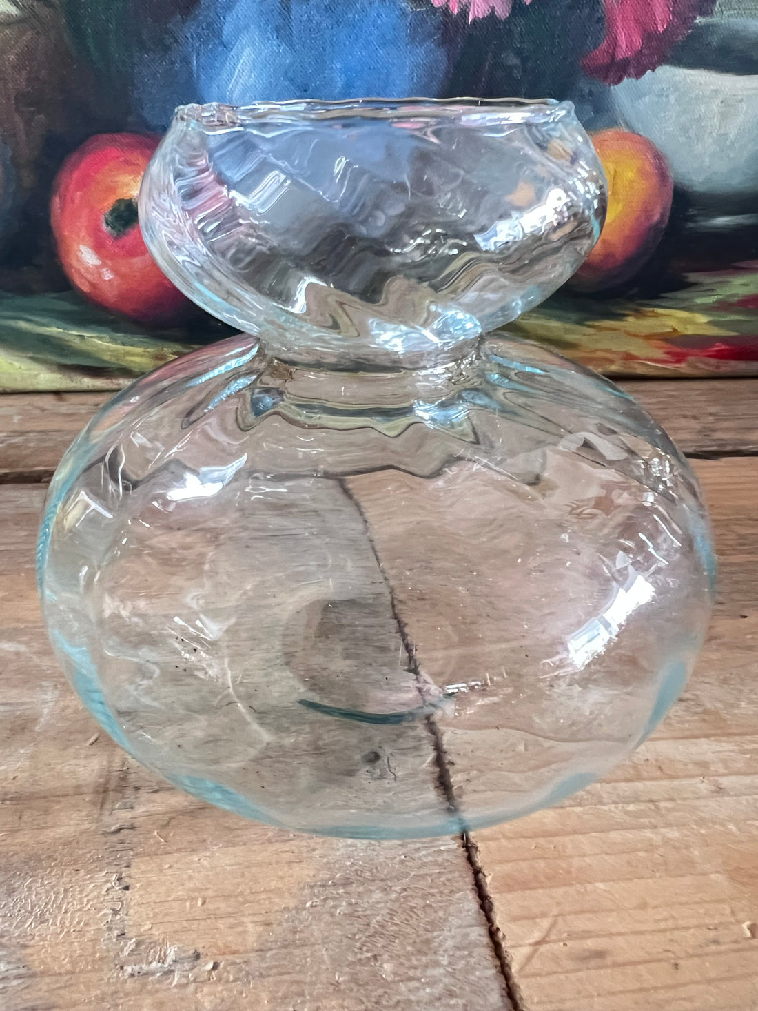 bollenvaas swirl, blauwe bollenvaas, glazen bollenvaas, unieke bollenvaas, decoratieve vaas blauw, design vaas glas, moderne bollenvaas, glazen vaas met blauwe zweem, kunstzinnige bollenvaas, stijlvolle vaas voor bloemen