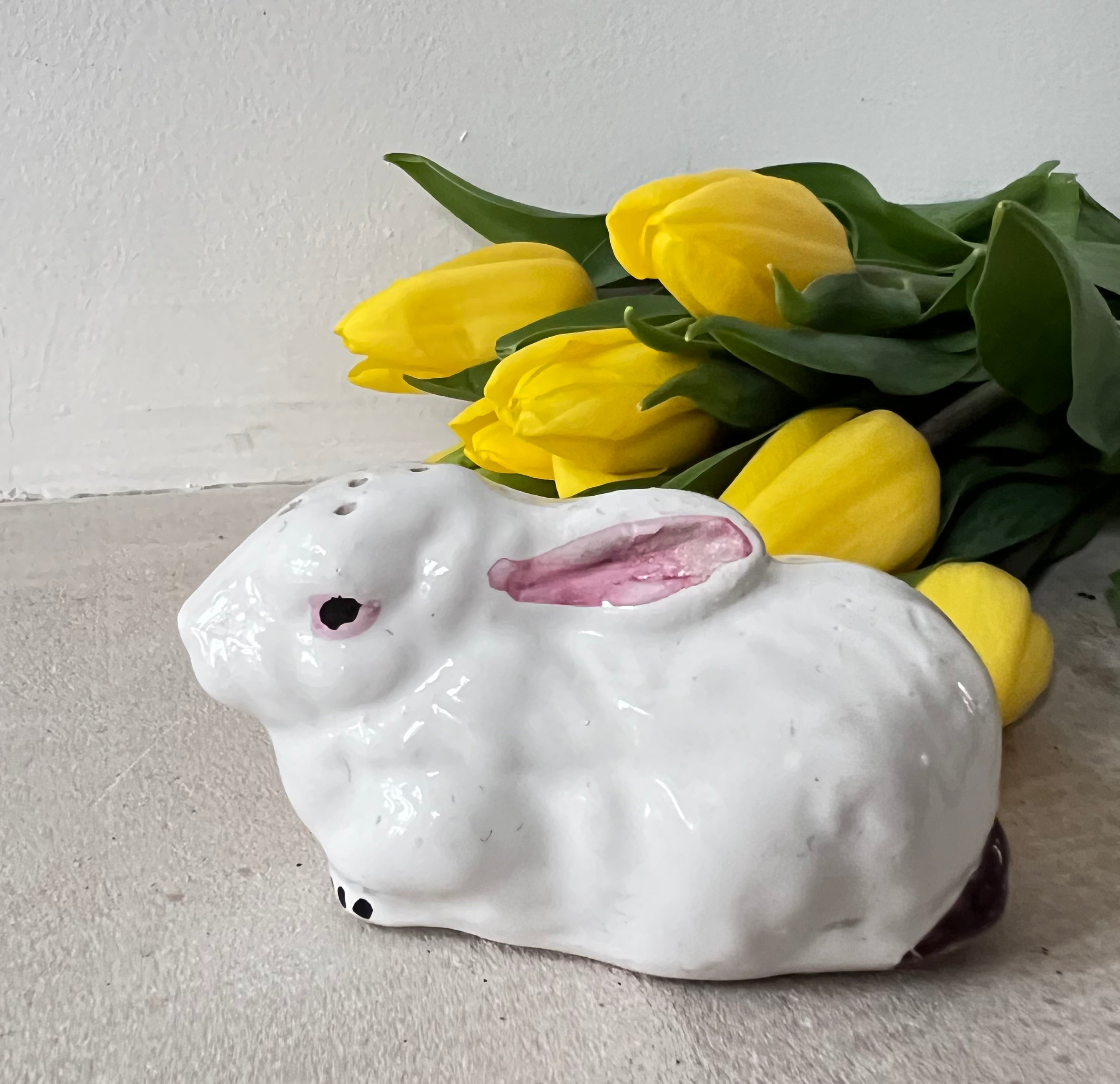 brocante zoutvaatje, zoutvaatje witte haas, vintage zoutvaatje, brocante servies, tafeldecoratie brocante, zoutbakje haas, nostalgisch servies, retro zoutvaatje