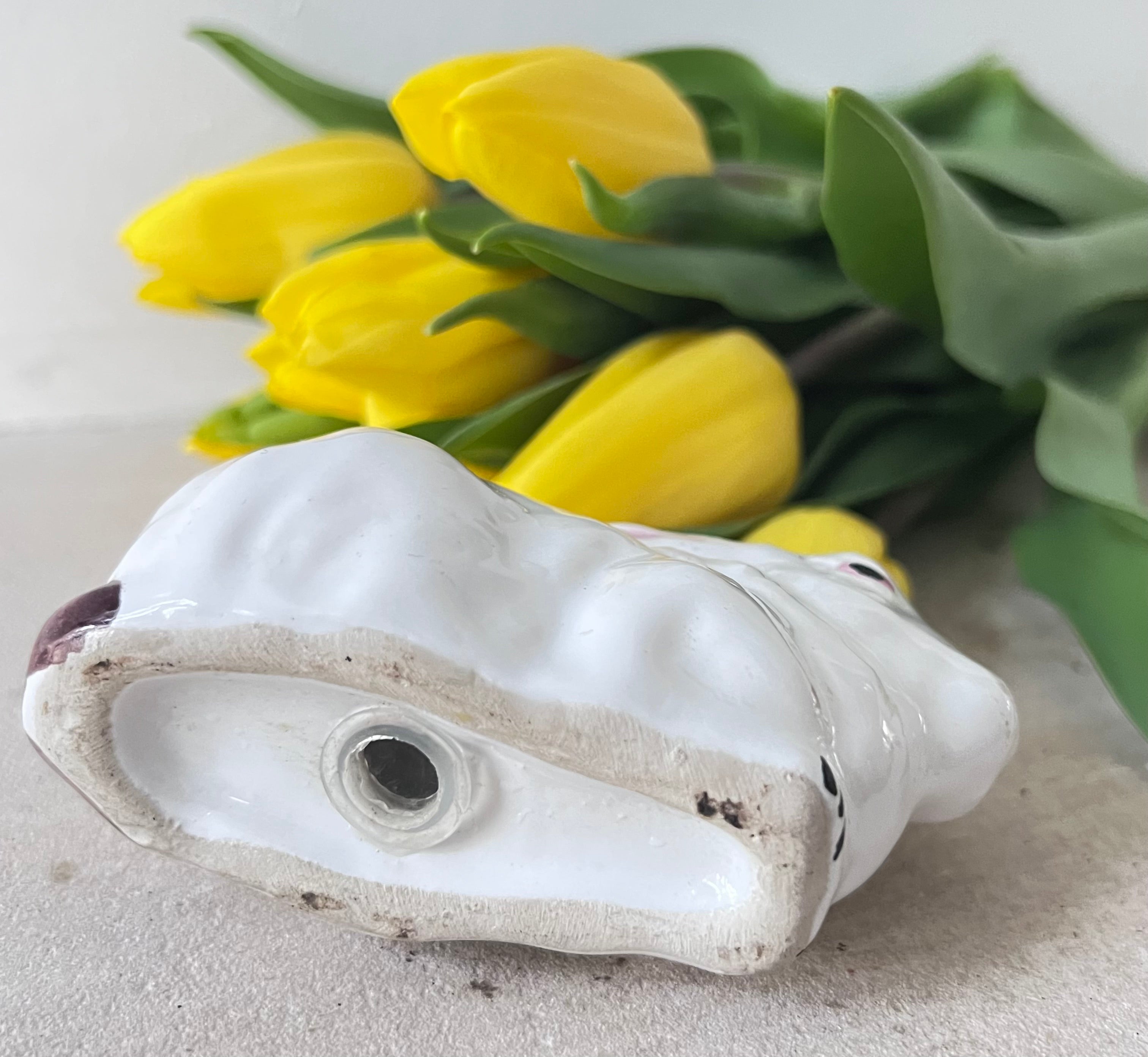 brocante zoutvaatje, zoutvaatje witte haas, vintage zoutvaatje, brocante servies, tafeldecoratie brocante, zoutbakje haas, nostalgisch servies, retro zoutvaatje