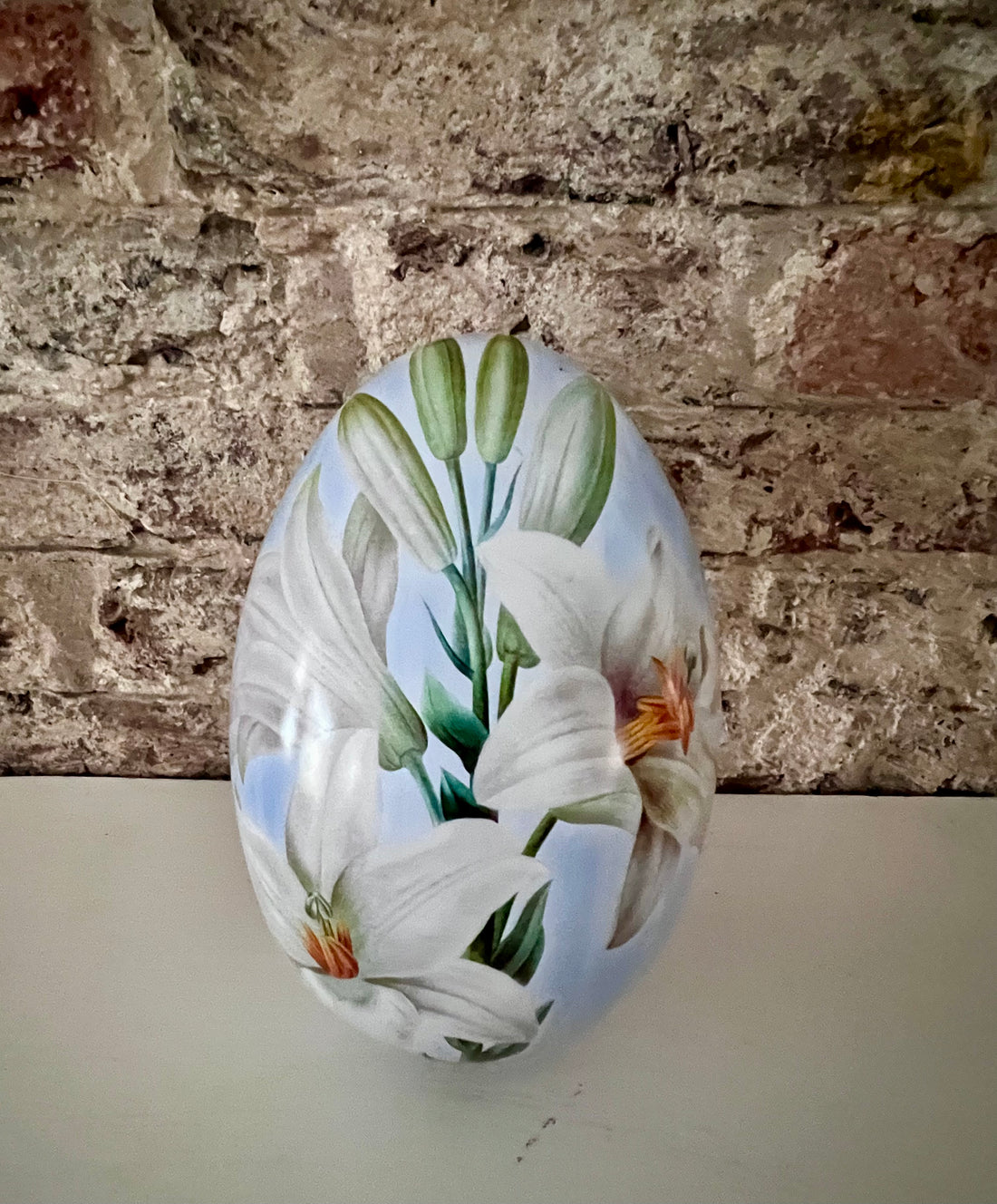 vintage paasei blik, paasei blik met bloemen, retro paasdecoratie, nostalgisch paasblik, metalen paasei blik, vintage paasaccessoires, bloemenmotief paasblik, paasdecoratie vintage stijl, origineel paasei bewaardoos, retro paasthema