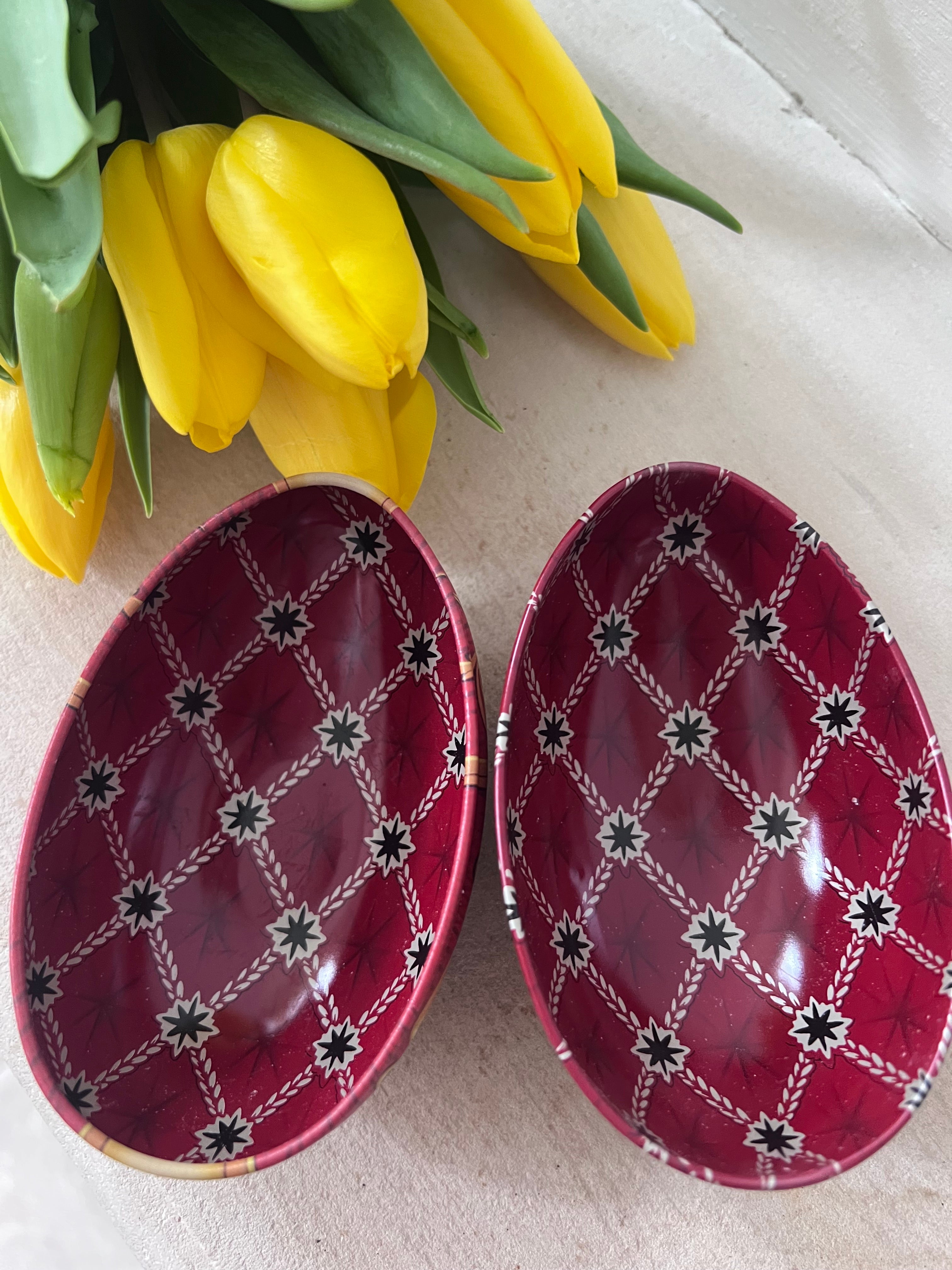 blikje ei, Fabergé ei replica, rood ei blikje, decoratief blikje, geschenkblik, luxe bewaardoos, verzamelblik, cadeau verpakking, sieraden opbergdoos, uniek cadeau idee