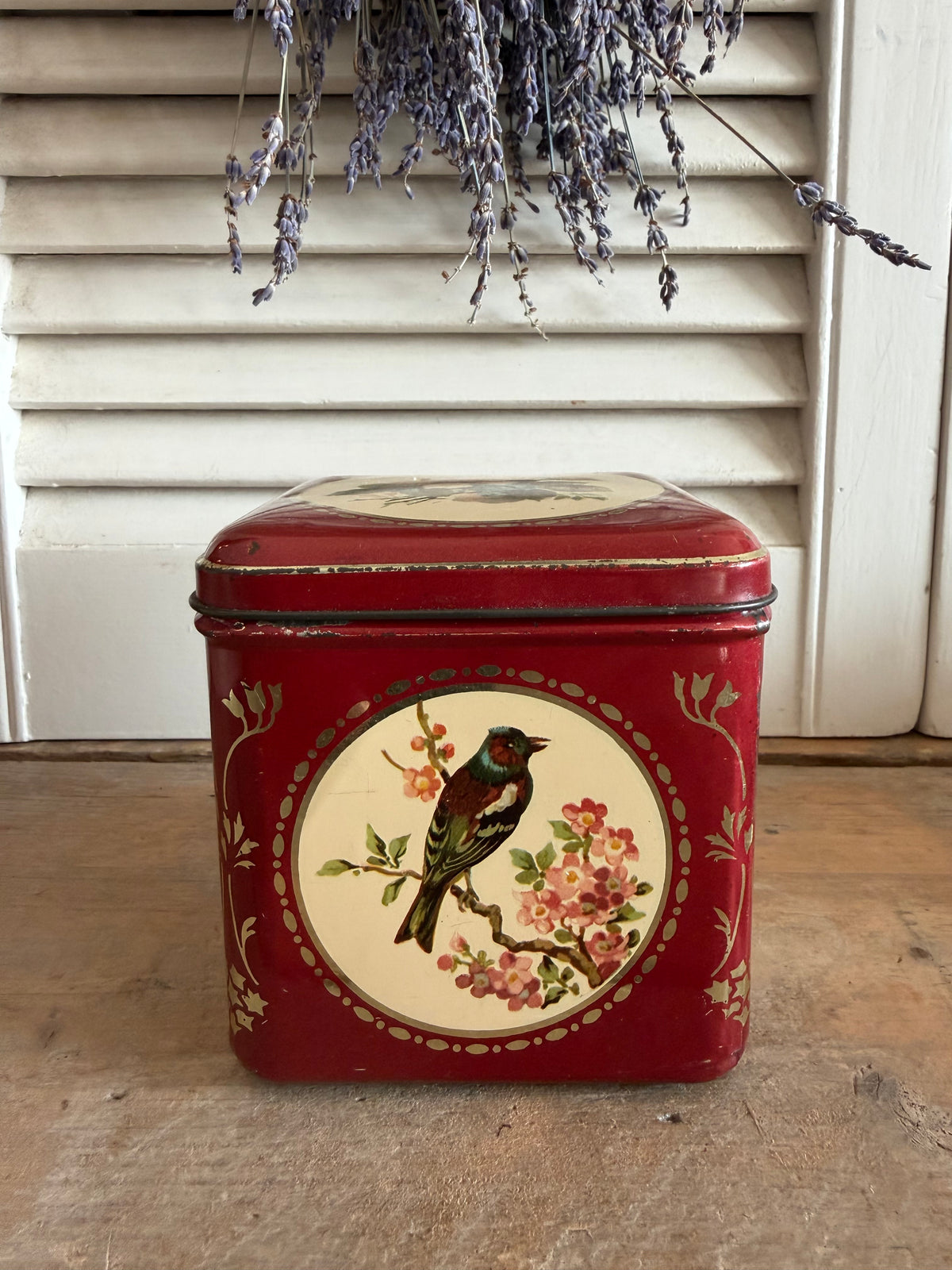 Vintage blik, rood voorraadblik, blikje met vogeltjes, made in Holland blik, brocante blikje, Sofia&