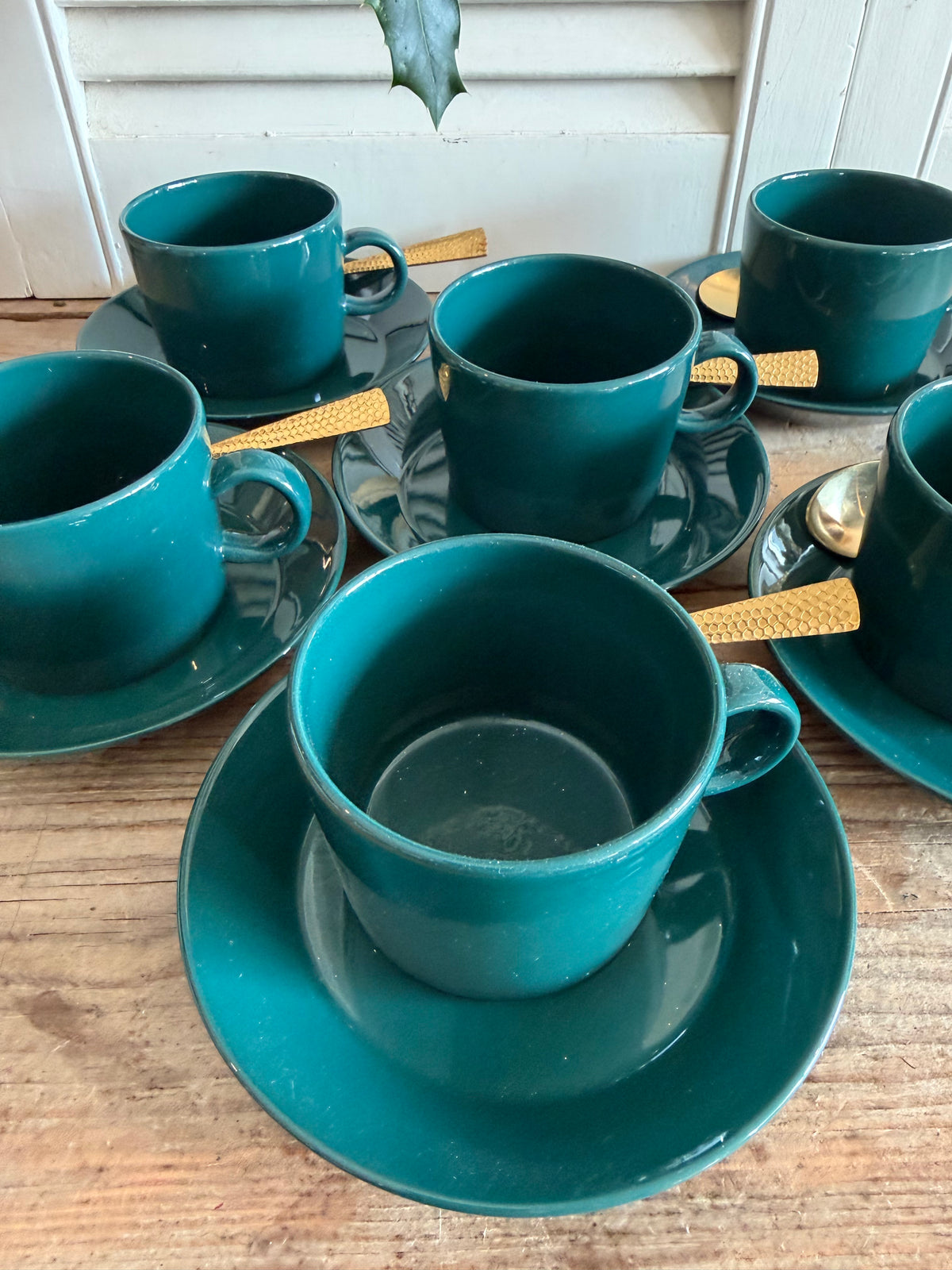 Arabia Finland Teema, vintage Arabia servies, Kaj Franck, Scandinavisch design, petrolgroene kopjes, Fins keramiek, vintage kop en schotels, Sofia&