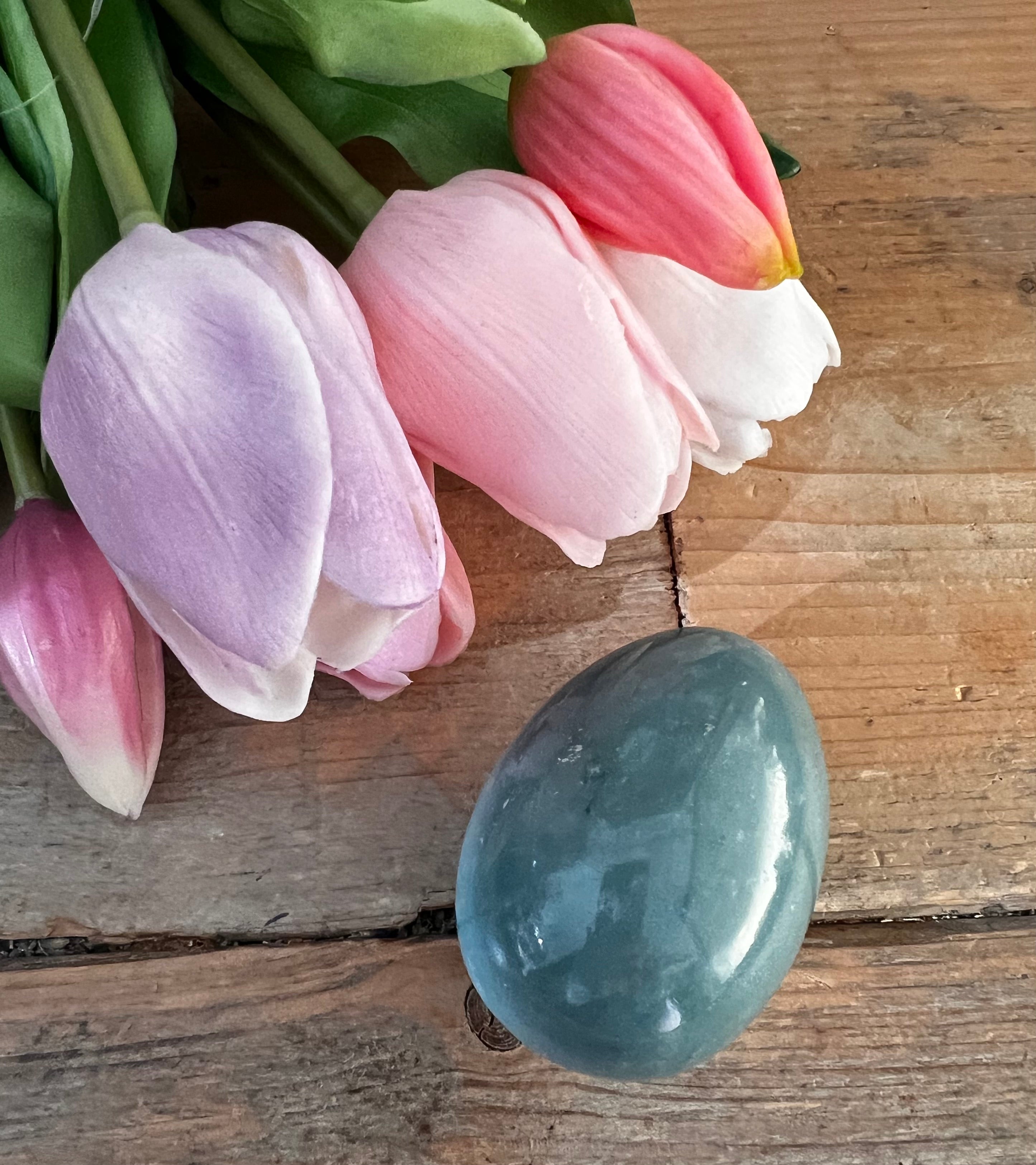 aquagroen paasei, paasei natuursteen, marmeren paasei, duurzame paasdecoratie, handgemaakt paasei, paasei decoratie.