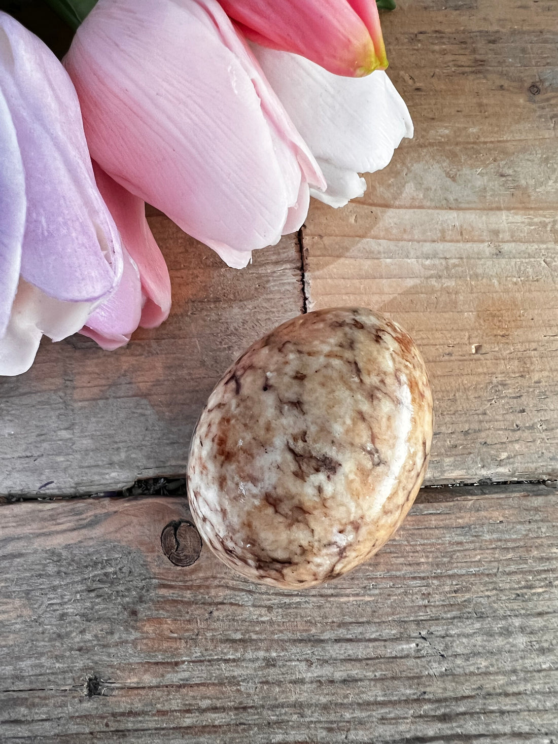 Beige/bruin gemêleerd paasei, marmeren ei, paasei