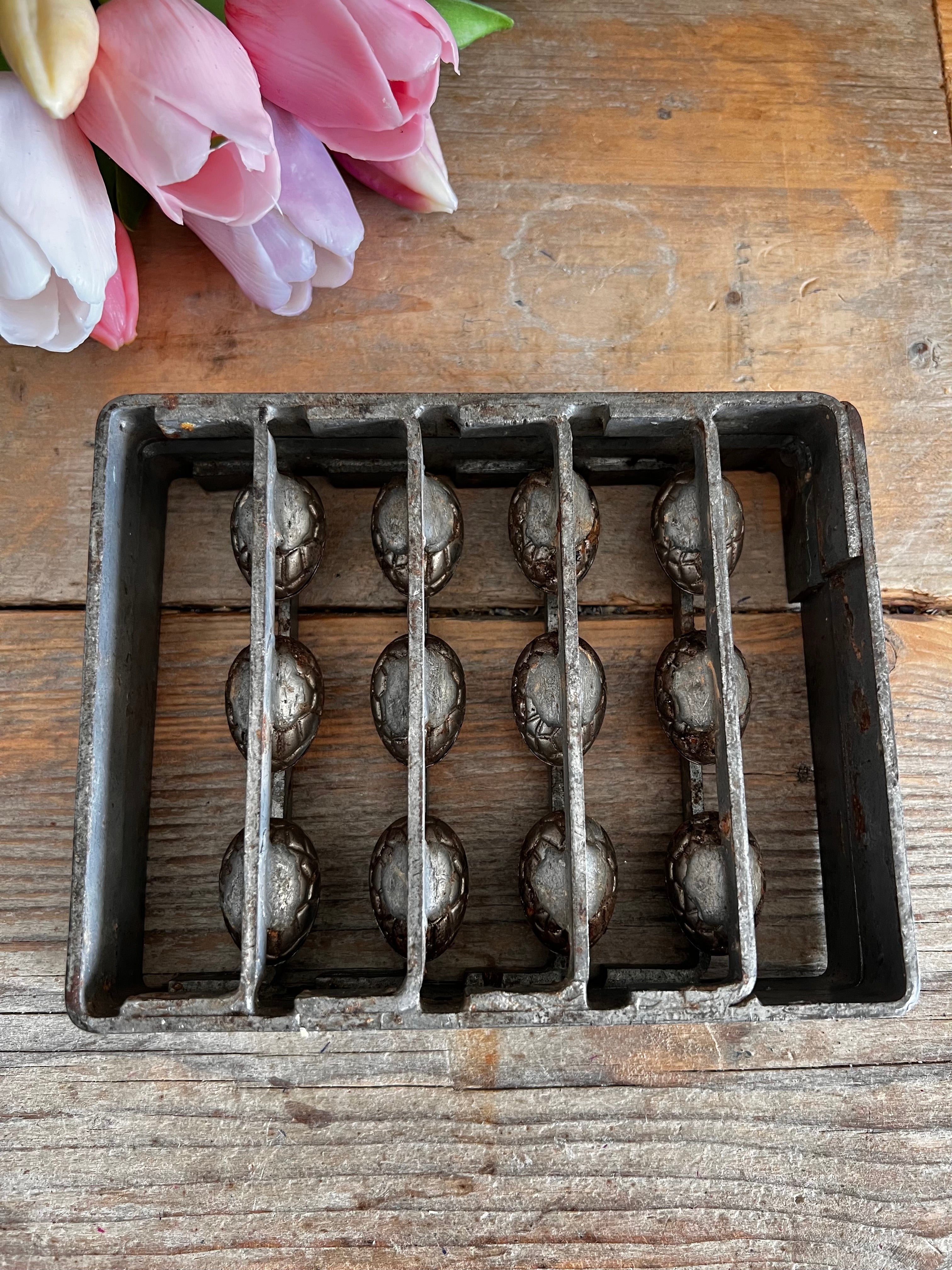vintage chocoladevorm  
chocoladevorm voor paaseitjes  
chocoladevorm 12 paaseitjes  
retro chocoladevorm  
zelfgemaakte paaseitjes maken  
paasvorm voor chocolade  
unieke chocoladevorm  
nostalgische paasdecoratie