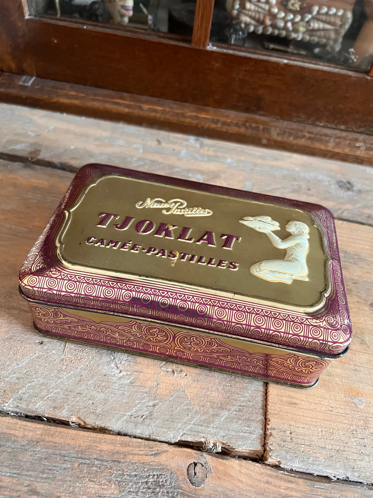 Vintage Tjoklat blik paars