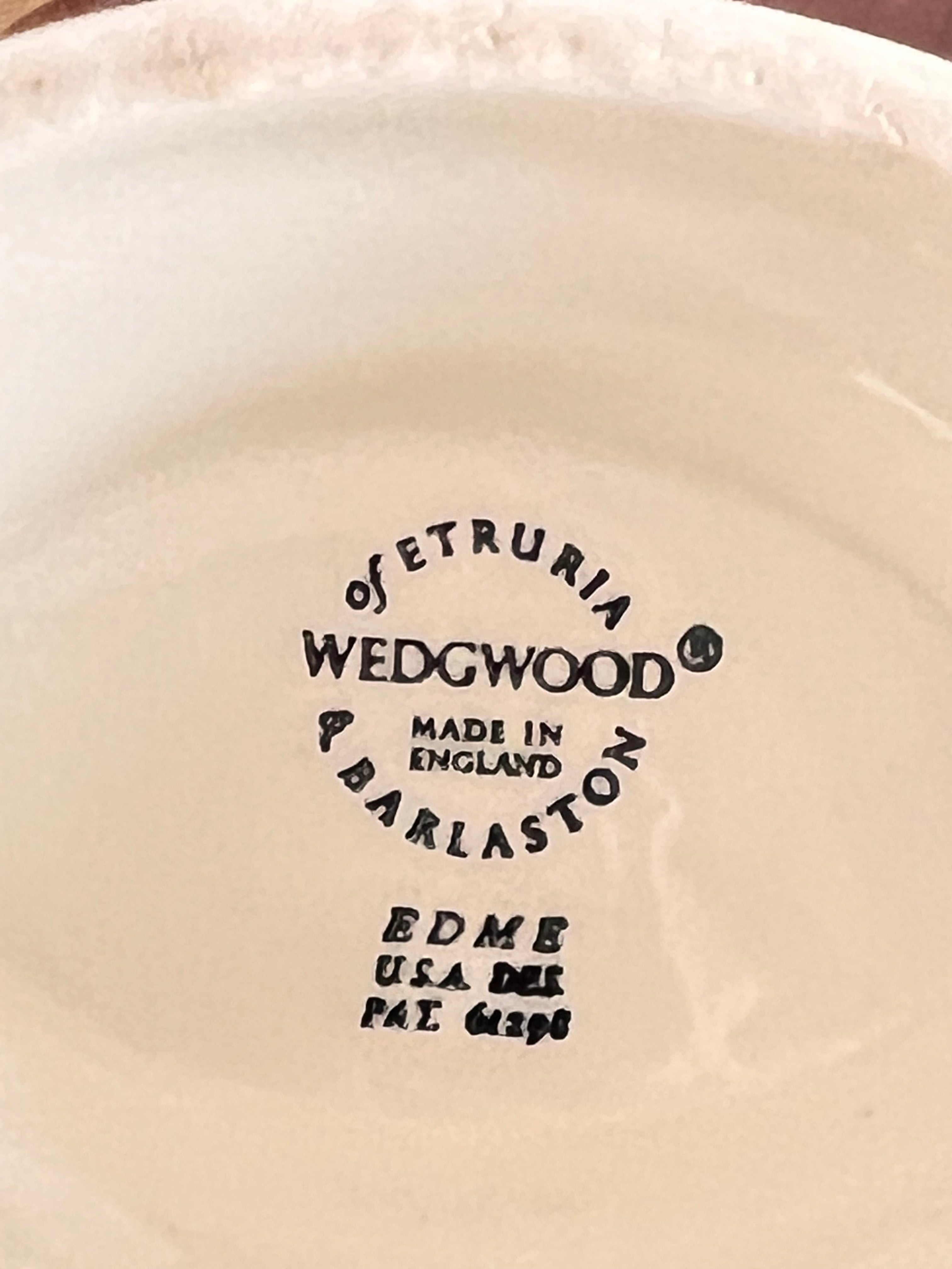 Wedgwood Edme sauskom met onderbord