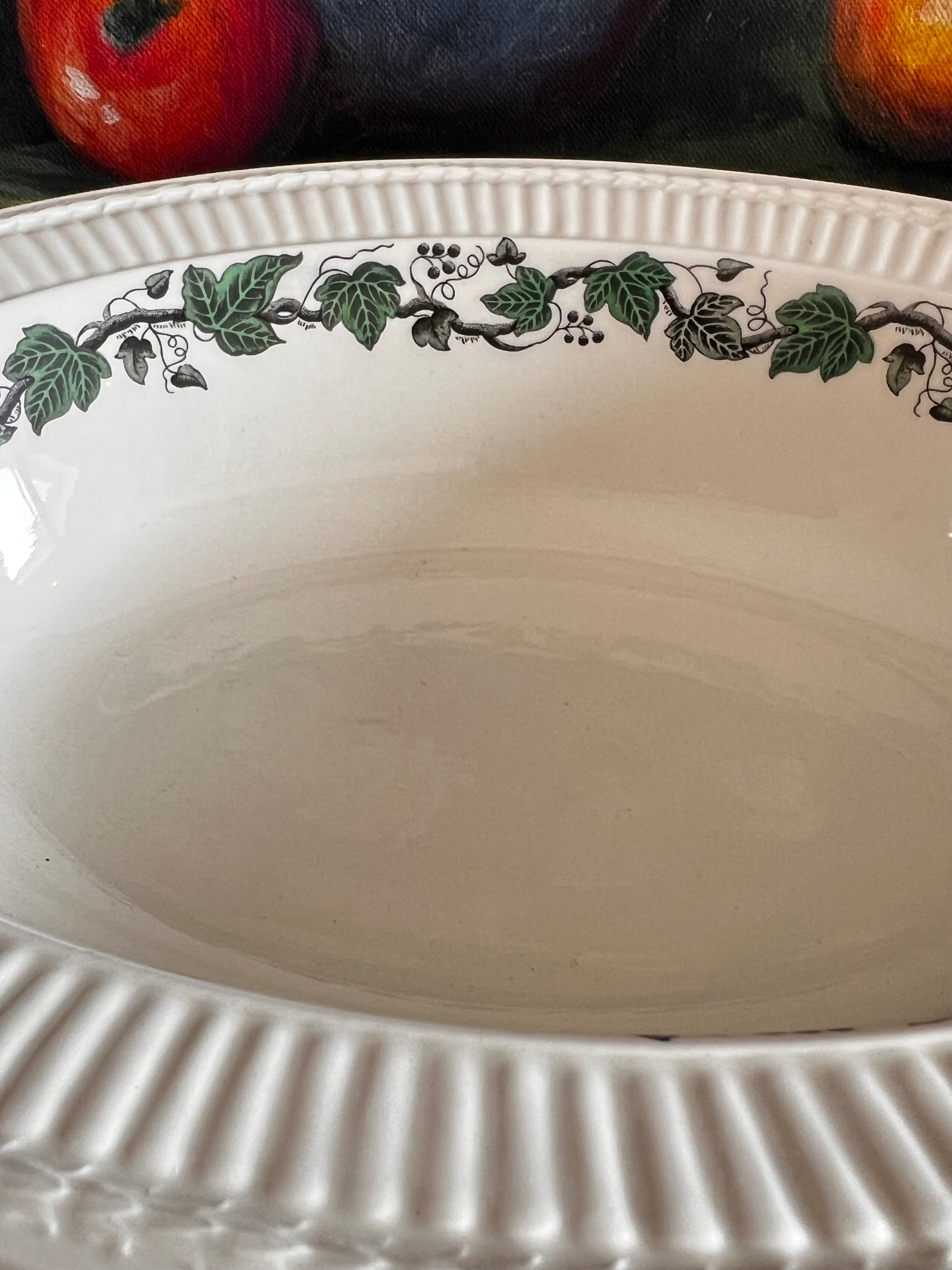 Wedgwood Stratford diepe ovale serveerschaal, Wedgwood serveerschaal fine bone china, ovale serveerschaal Engels porselein, klassieke Wedgwood serveerschaal, luxe serveerschaal Wedgwood, Stratford servies, diep ovale serveerschaal