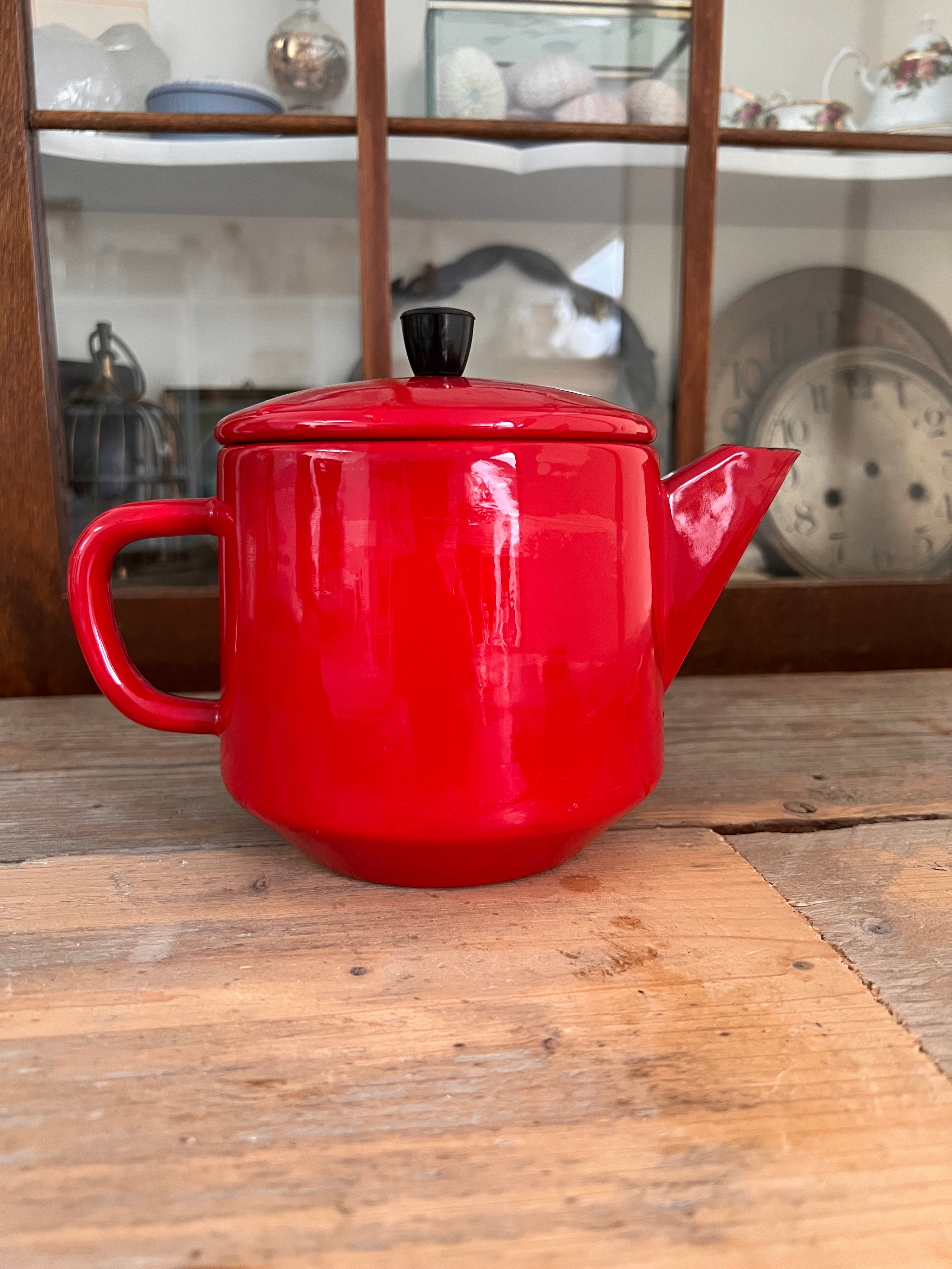 Enamel teapot red