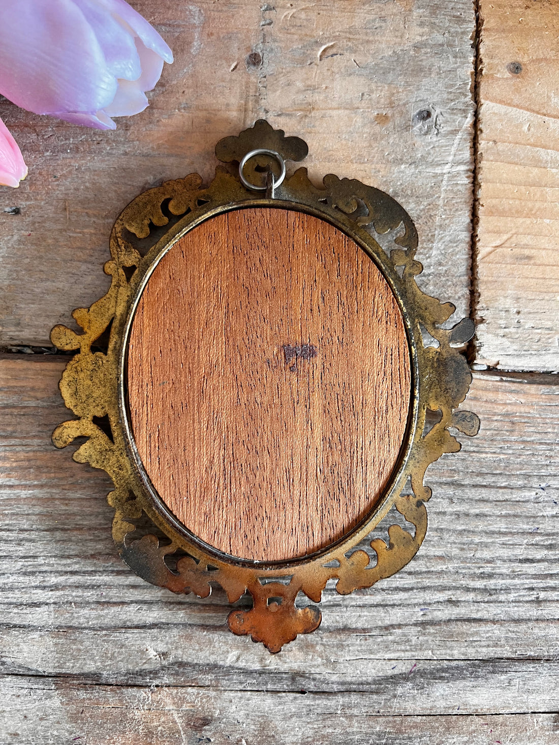 barok lijstje, vintage lijst met afbeelding, satijnen afdruk, brocante decoratie, Franse vintage vondst, antiek lijstje, nostalgische woondecoratie, brocante accessoires, unieke vintage items.