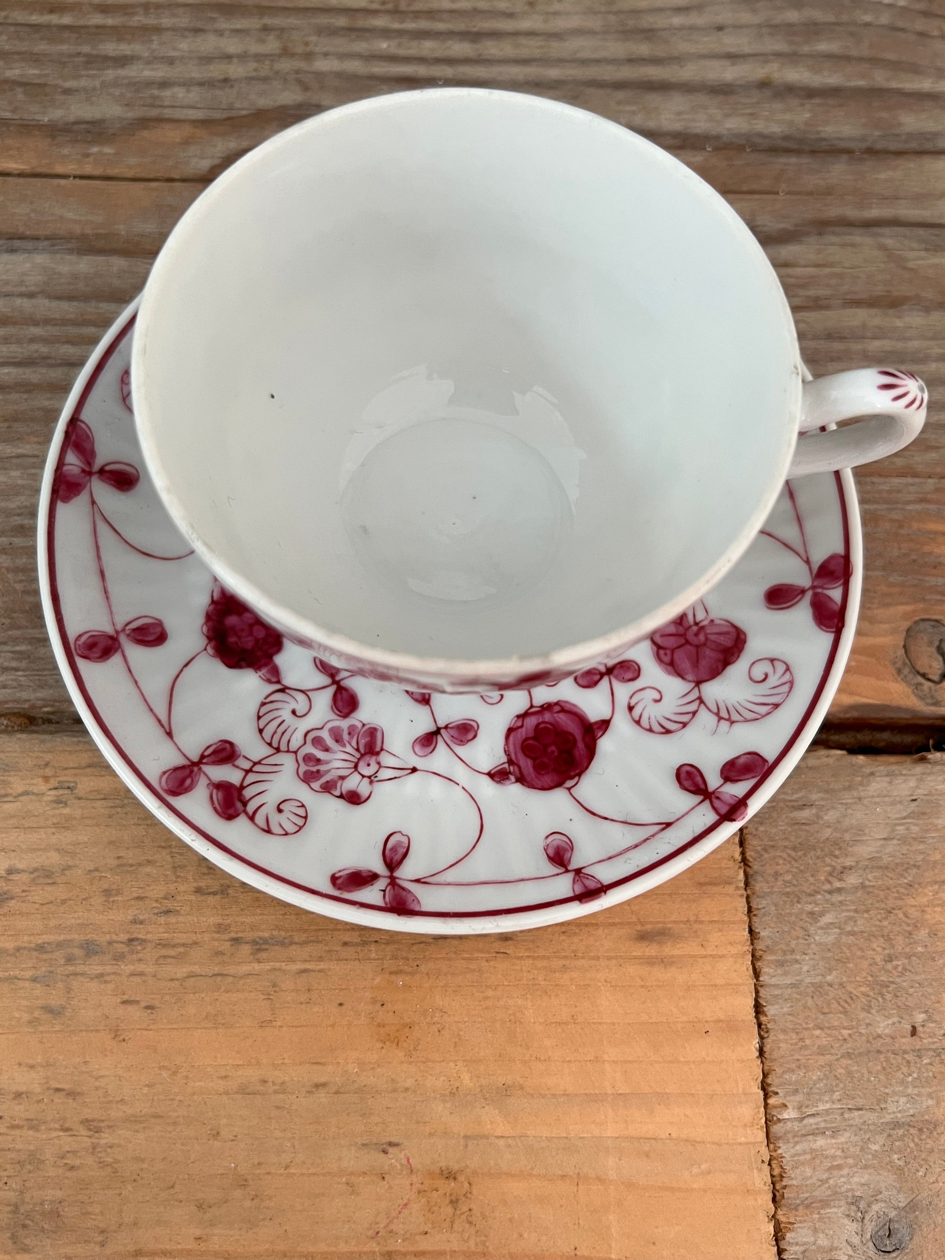 Tasse und Untertasse China Purpur